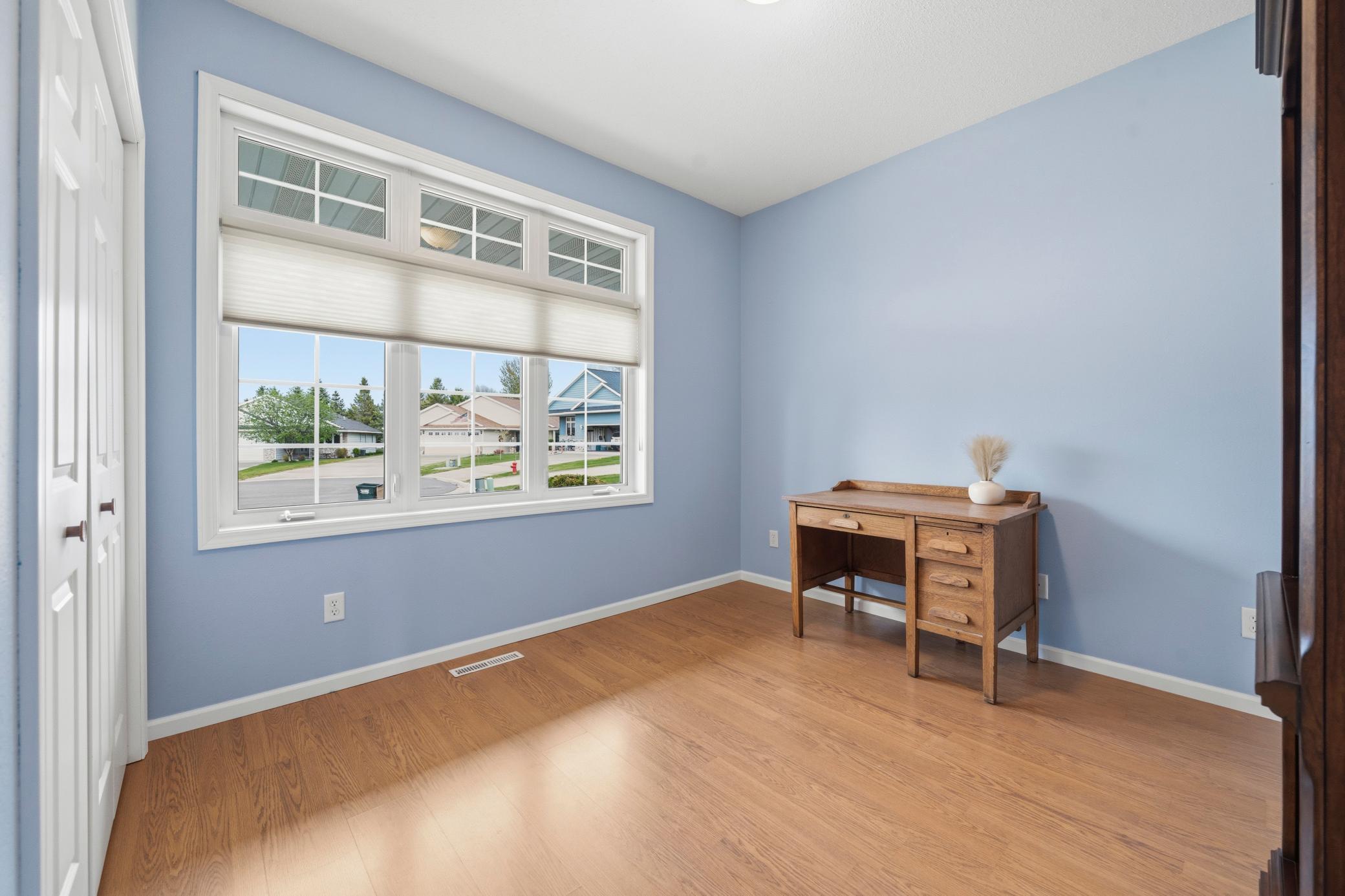 2004 single family home for sale at 302 Ashley Court in Alexandria, MN — 4 bed, 3 bath (photo 21 of 38)