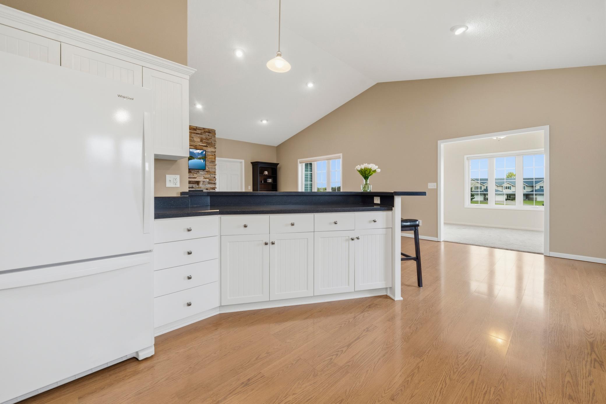 2004 single family home for sale at 302 Ashley Court in Alexandria, MN — 4 bed, 3 bath (photo 6 of 38)