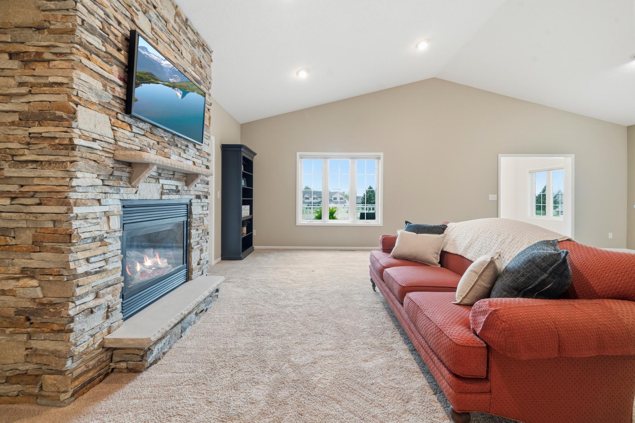 2004 single family home for sale at 302 Ashley Court in Alexandria, MN — 4 bed, 3 bath (photo 8 of 38)