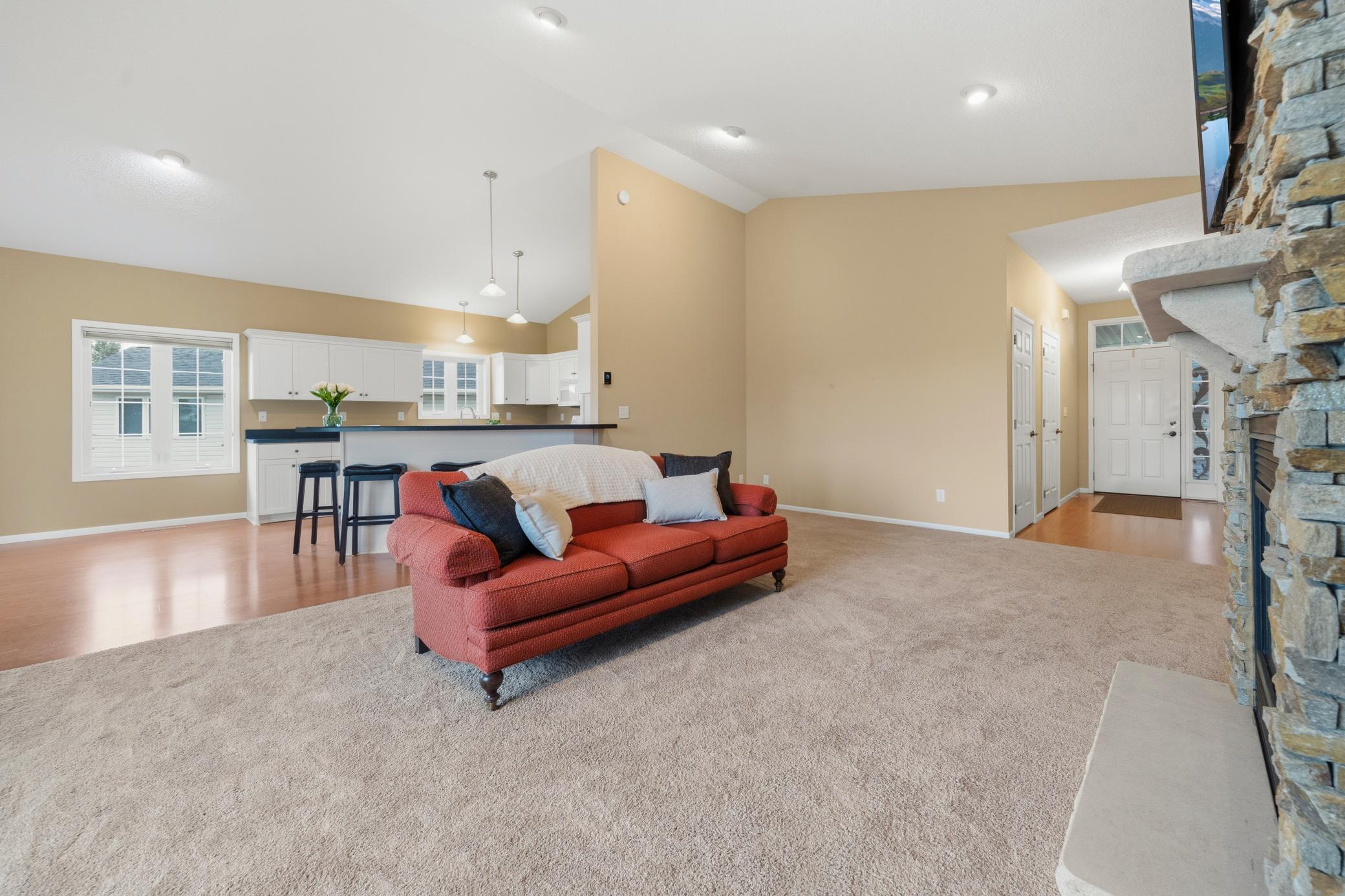 2004 single family home for sale at 302 Ashley Court in Alexandria, MN — 4 bed, 3 bath (photo 9 of 38)