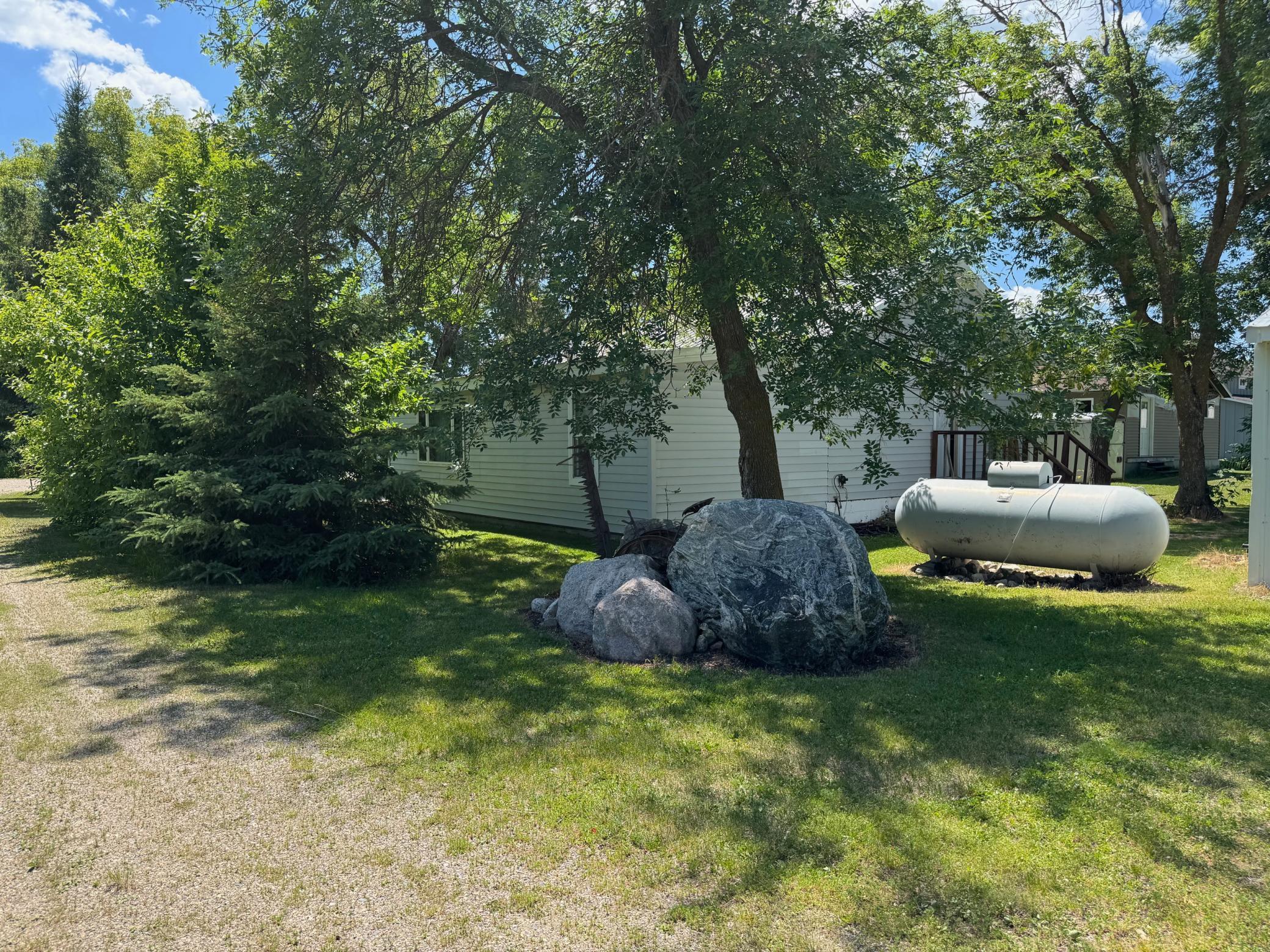 1900 single family home for sale at 40149 181st Street in Wannaska, MN — 2 bed, 1 bath (photo 13 of 15)