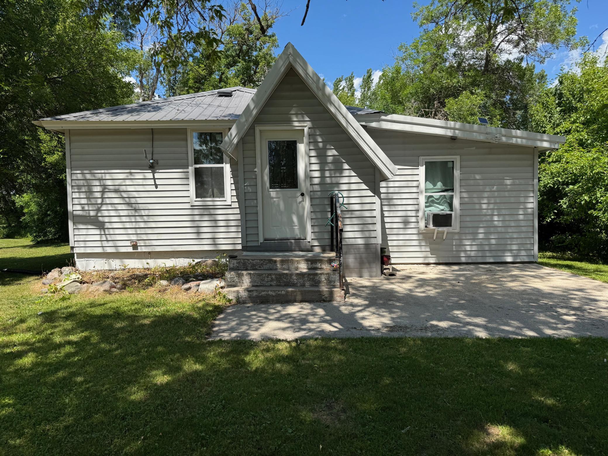 1900 single family home for sale at 40149 181st Street in Wannaska, MN — 2 bed, 1 bath (photo 15 of 15)