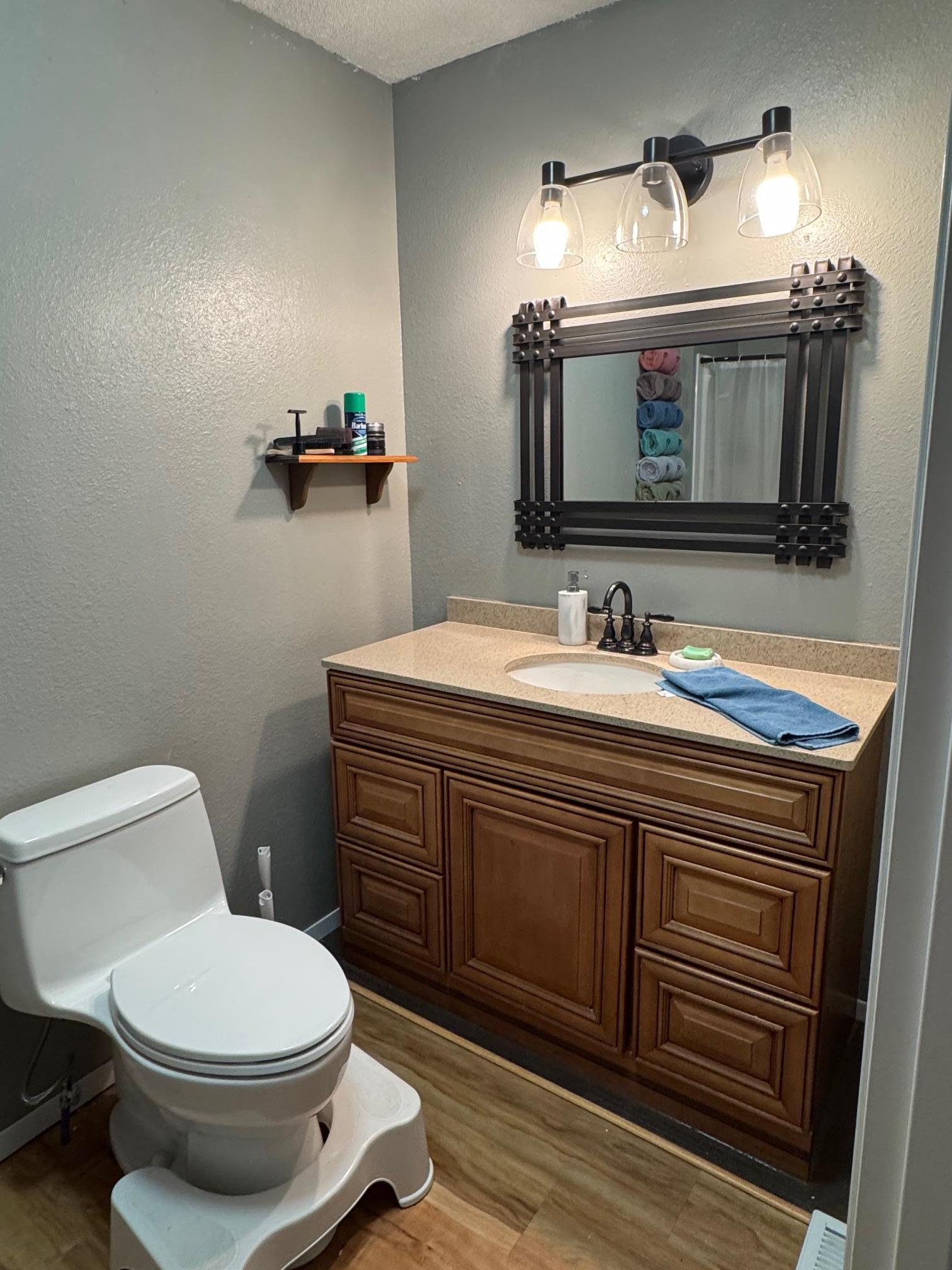 1900 single family home for sale at 40149 181st Street in Wannaska, MN — 2 bed, 1 bath (photo 5 of 15)