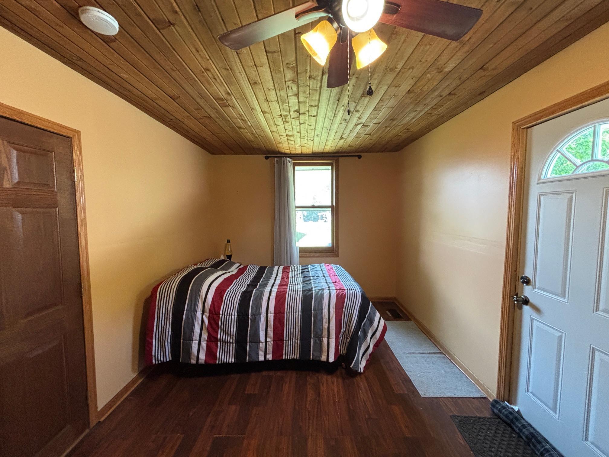 1900 single family home for sale at 40149 181st Street in Wannaska, MN — 2 bed, 1 bath (photo 10 of 15)