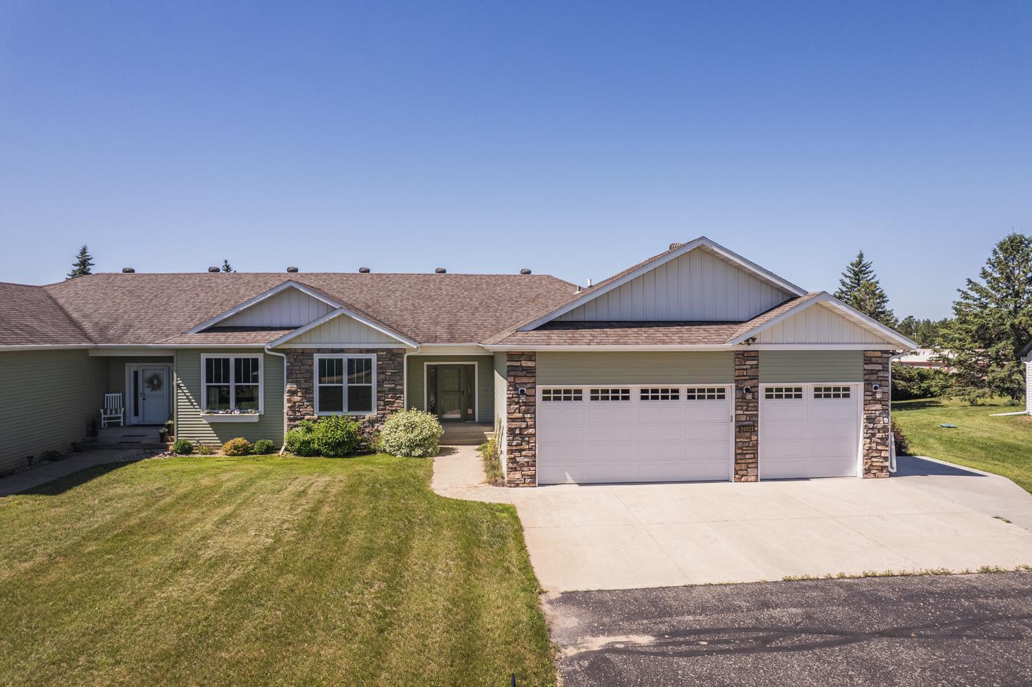 2008 twin home for sale at 20623 County Highway 21 in Detroit Lakes, MN — 4 bed, 3 bath (photo 2 of 45)