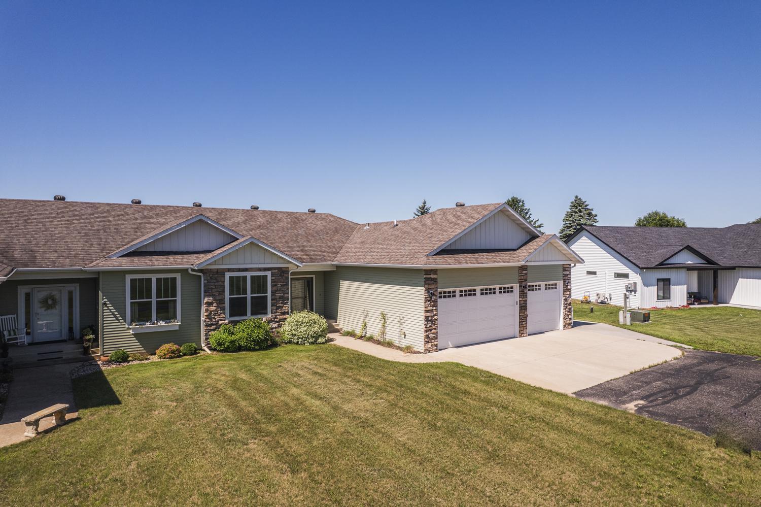 2008 twin home for sale at 20623 County Highway 21 in Detroit Lakes, MN — 4 bed, 3 bath (photo 3 of 45)