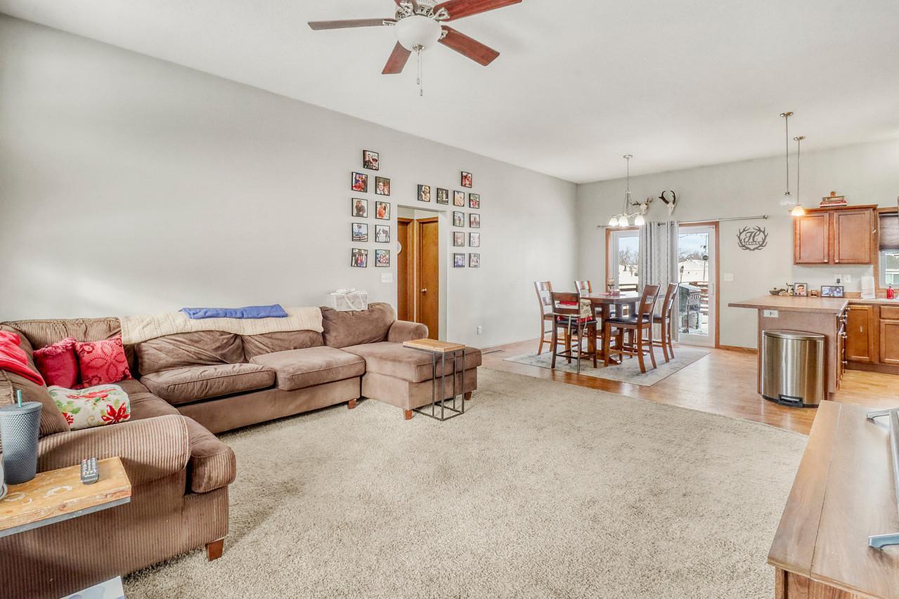 2013 single family home for sale at 302 Chicago Avenue in Breckenridge, MN — 4 bed, 3 bath (photo 13 of 40)