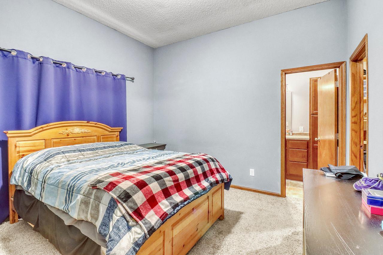 2013 single family home for sale at 302 Chicago Avenue in Breckenridge, MN — 4 bed, 3 bath (photo 14 of 40)