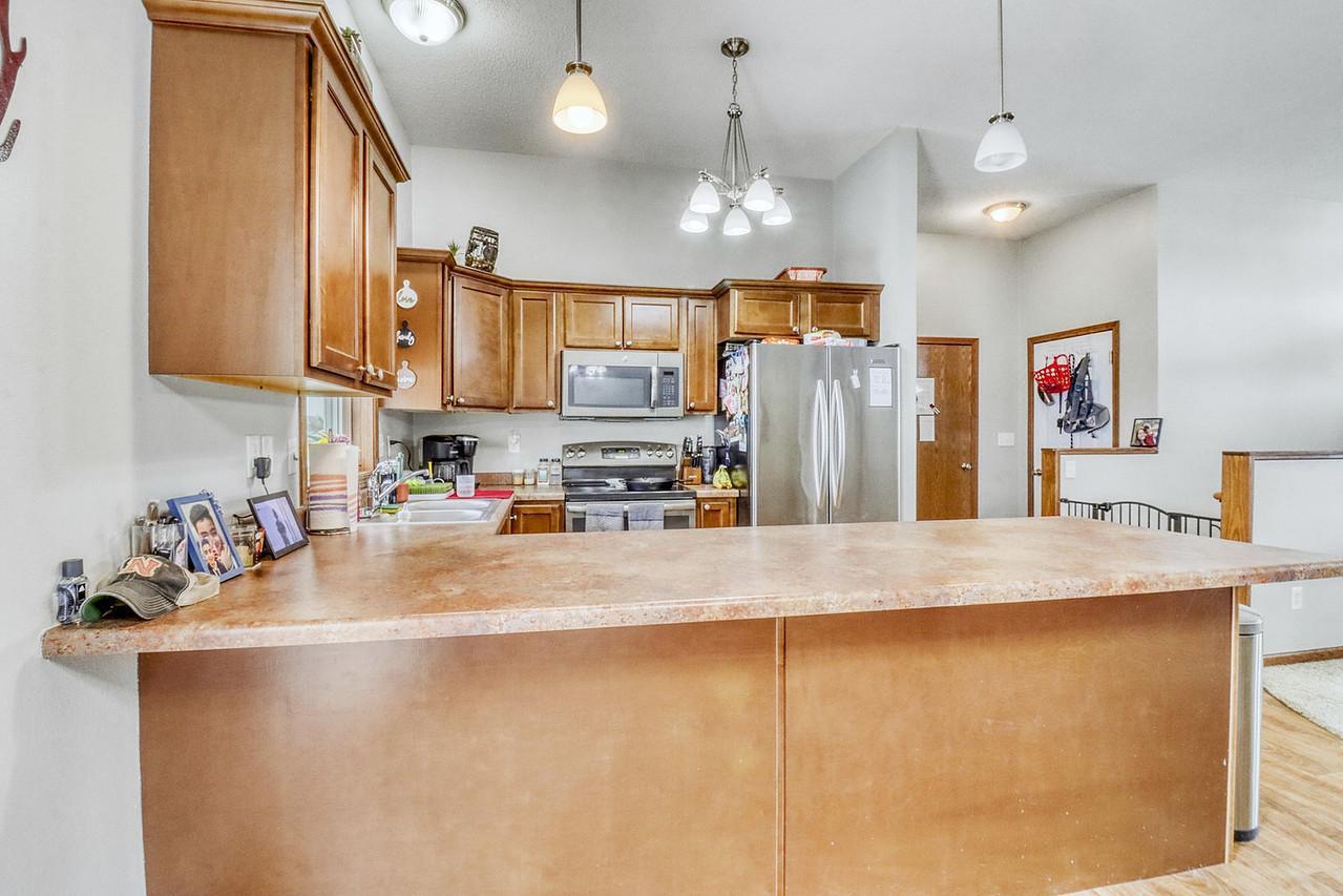 2013 single family home for sale at 302 Chicago Avenue in Breckenridge, MN — 4 bed, 3 bath (photo 3 of 40)