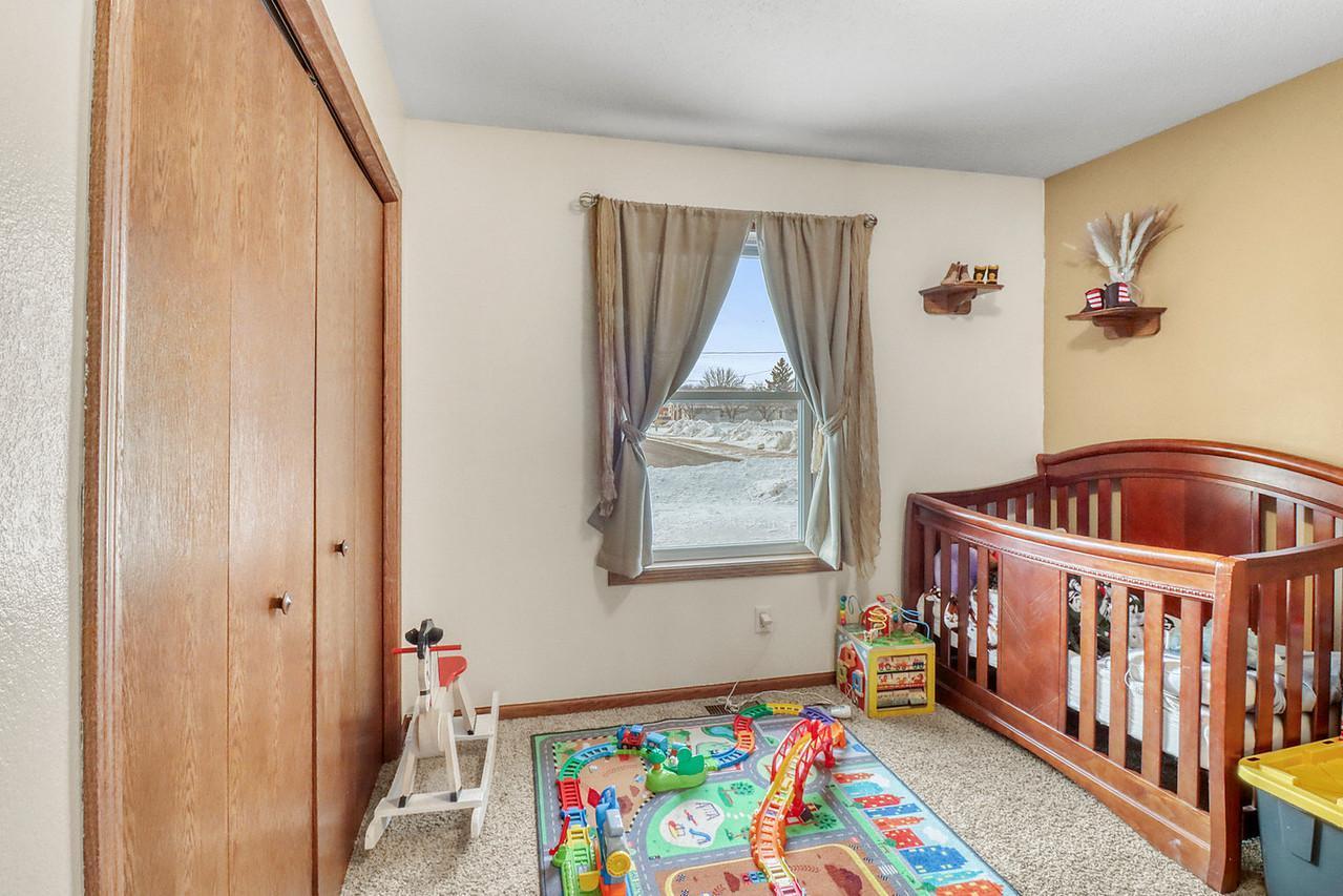 2013 single family home for sale at 302 Chicago Avenue in Breckenridge, MN — 4 bed, 3 bath (photo 22 of 40)
