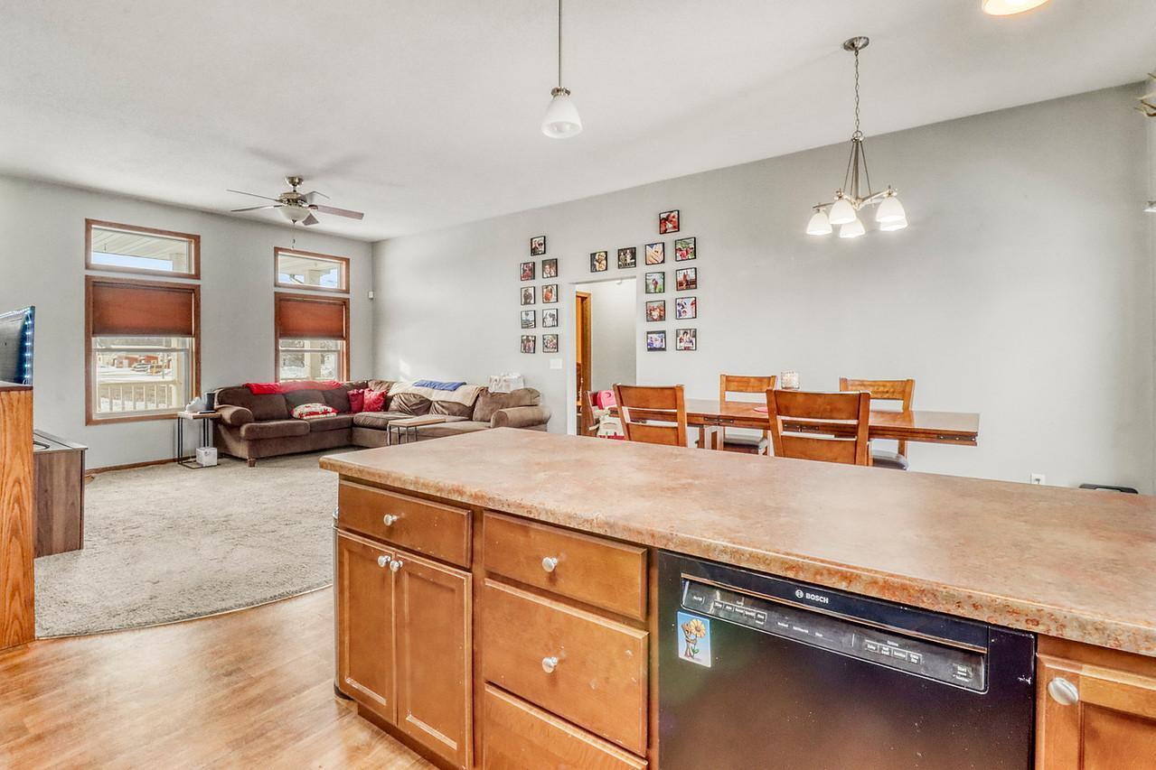 2013 single family home for sale at 302 Chicago Avenue in Breckenridge, MN — 4 bed, 3 bath (photo 7 of 40)