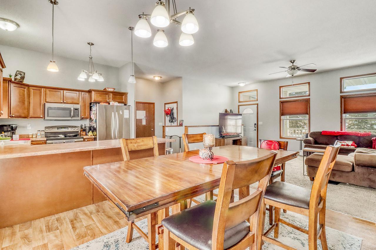 2013 single family home for sale at 302 Chicago Avenue in Breckenridge, MN — 4 bed, 3 bath (photo 8 of 40)
