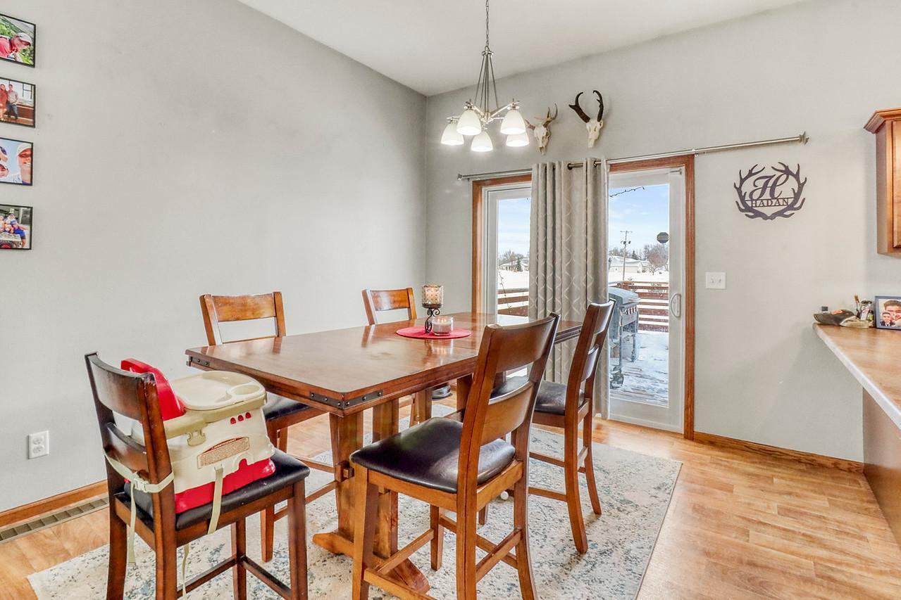 2013 single family home for sale at 302 Chicago Avenue in Breckenridge, MN — 4 bed, 3 bath (photo 10 of 40)