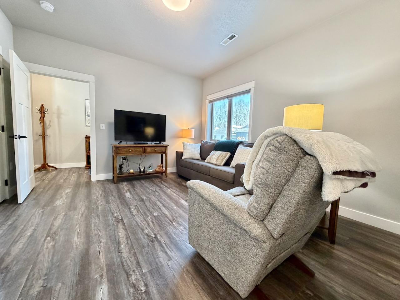2023 townhouse for sale at 736 Oak Trail in Fergus Falls, MN — 2 bed, 2 bath (photo 22 of 30)