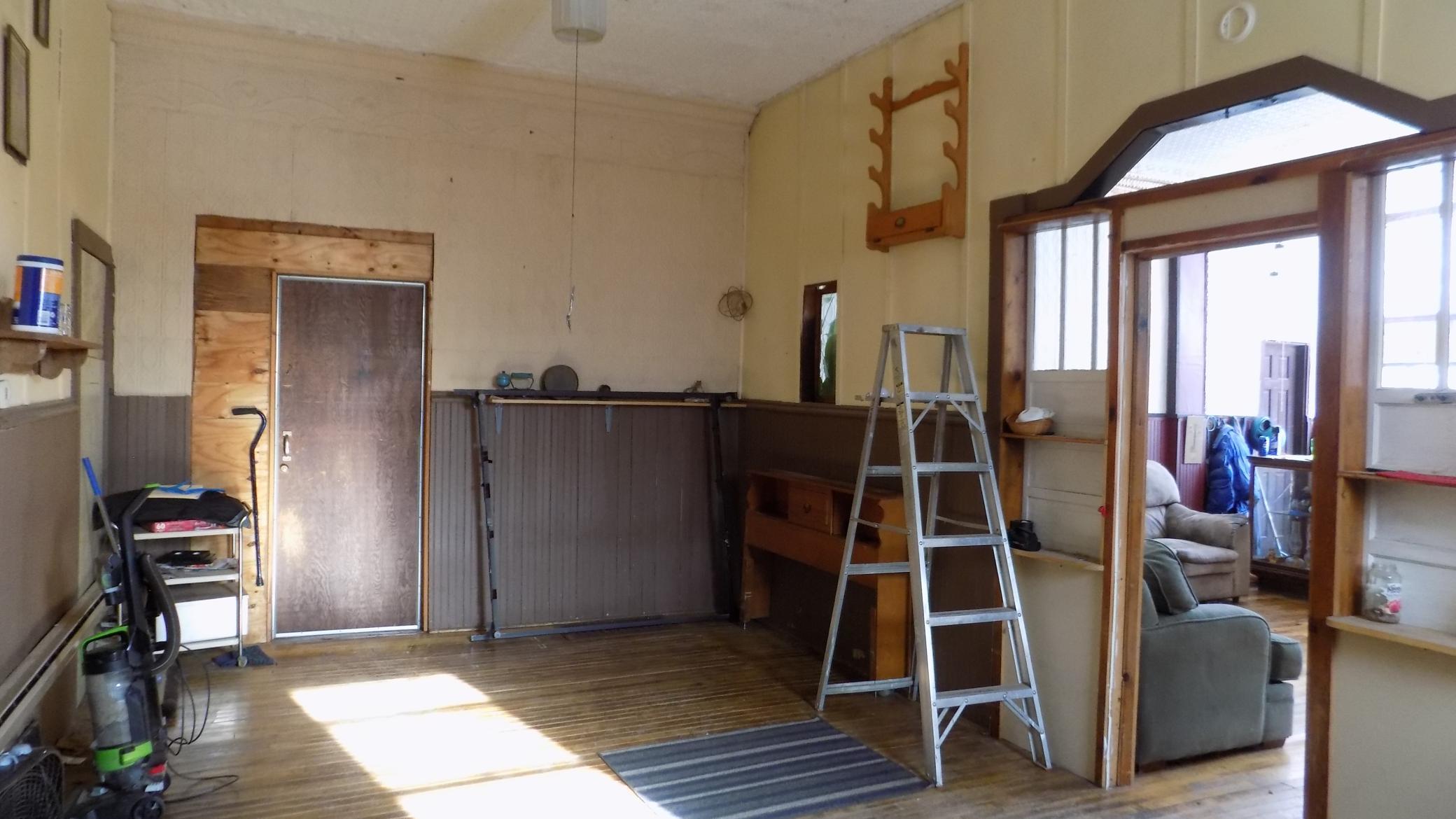 1910 single family home for sale at 913 Gary Street in Calumet, MN — 3 bed, 2 bath (photo 3 of 14)