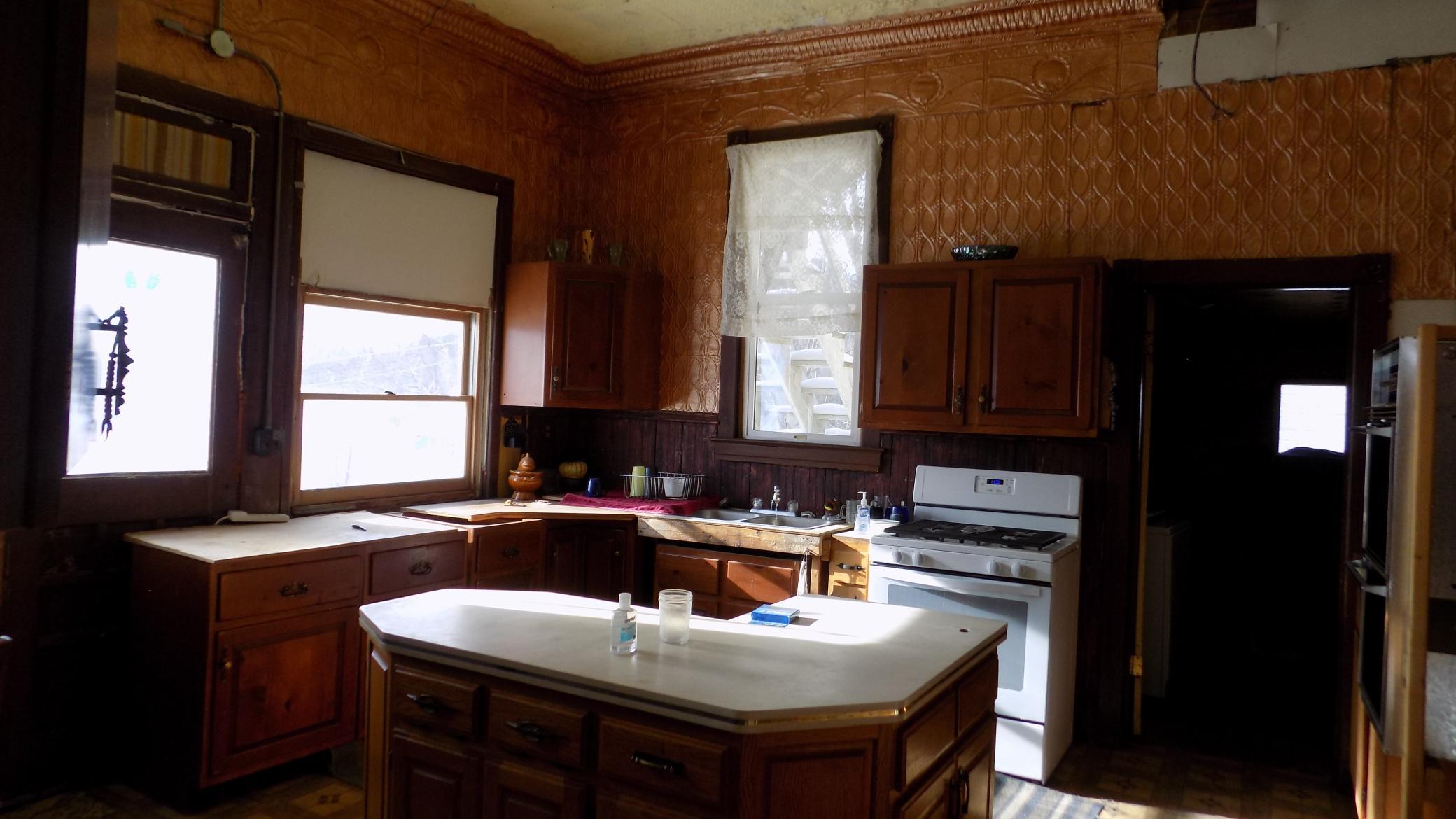 1910 single family home for sale at 913 Gary Street in Calumet, MN — 3 bed, 2 bath (photo 5 of 14)