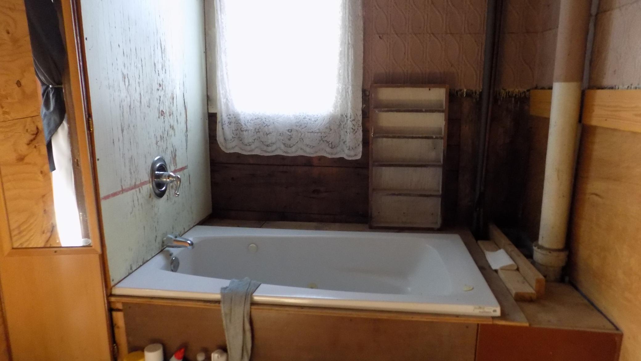 1910 single family home for sale at 913 Gary Street in Calumet, MN — 3 bed, 2 bath (photo 7 of 14)