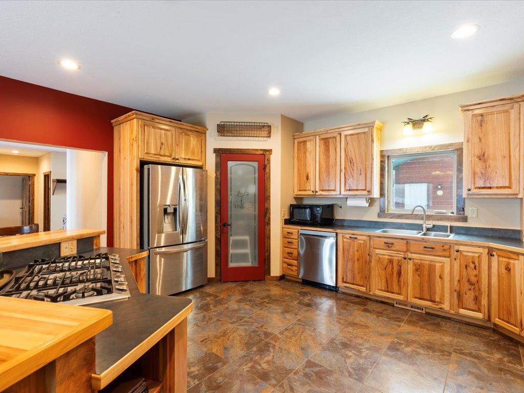 2015 single family home for sale at 27543 300th Place in Aitkin, MN — 4 bed, 5 bath (photo 11 of 91)