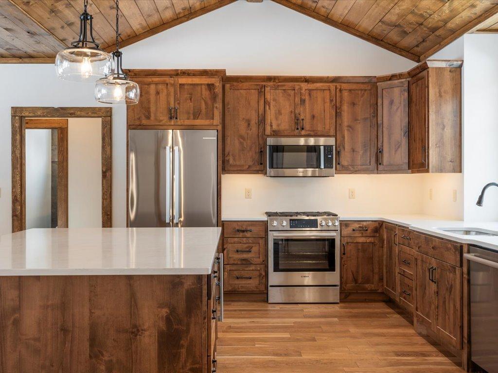 2025 single family home for sale at 27222 Island View Drive in Park Rapids, MN — 3 bed, 3 bath (photo 20 of 46)