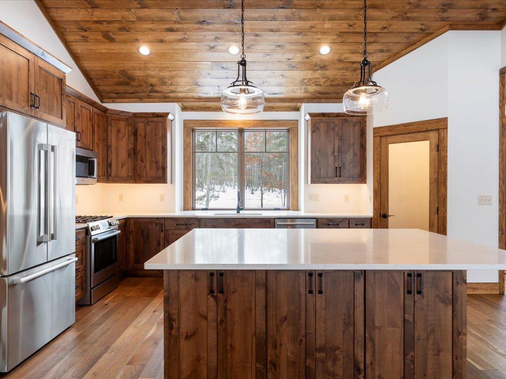 2025 single family home for sale at 27222 Island View Drive in Park Rapids, MN — 3 bed, 3 bath (photo 22 of 46)