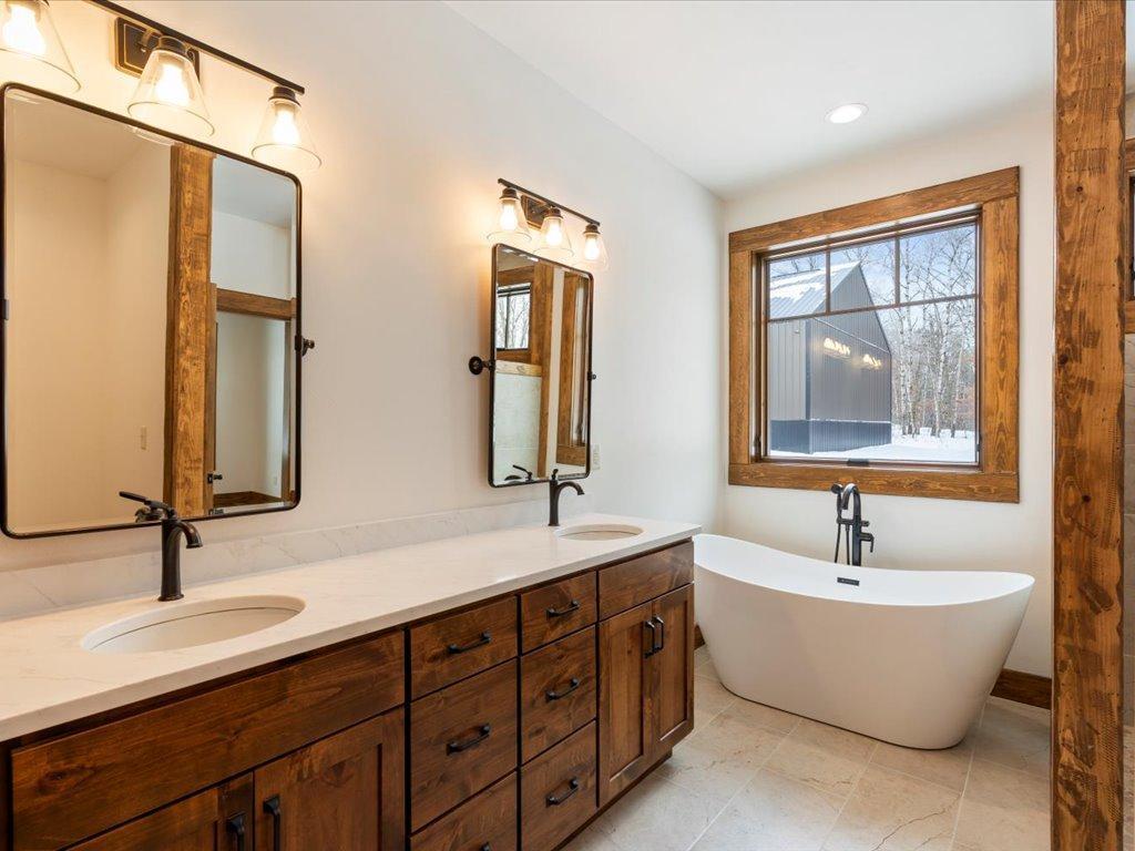 2025 single family home for sale at 27222 Island View Drive in Park Rapids, MN — 3 bed, 3 bath (photo 32 of 46)