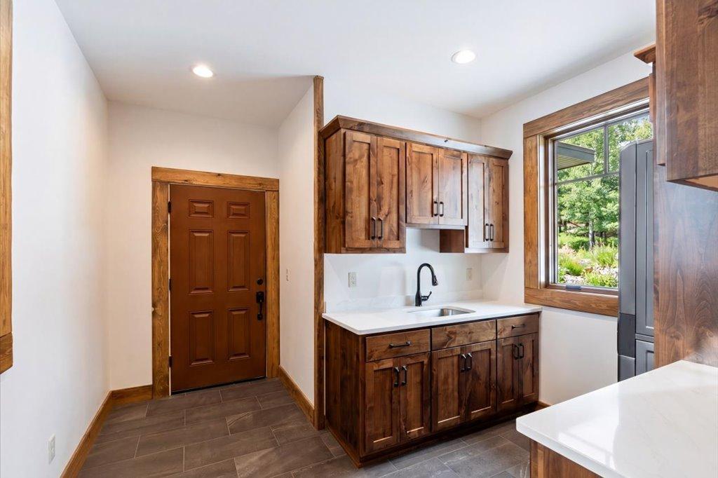 2025 single family home for sale at 27222 Island View Drive in Park Rapids, MN — 3 bed, 3 bath (photo 37 of 43)