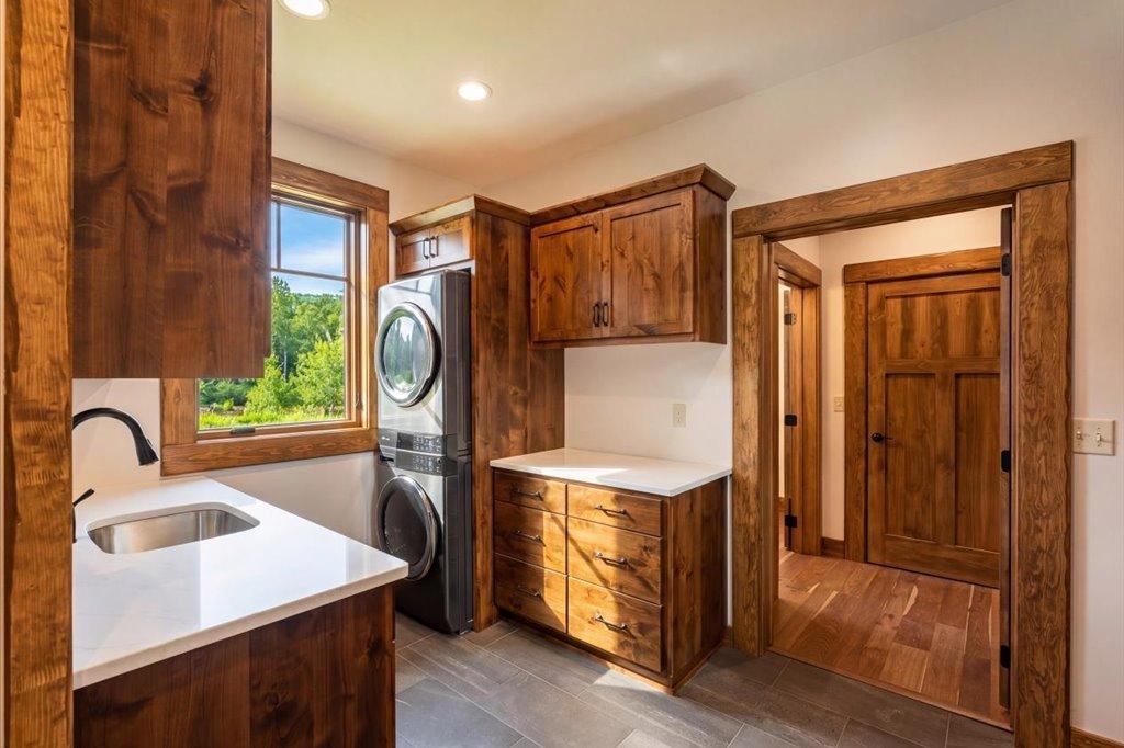 2025 single family home for sale at 27222 Island View Drive in Park Rapids, MN — 3 bed, 3 bath (photo 38 of 43)