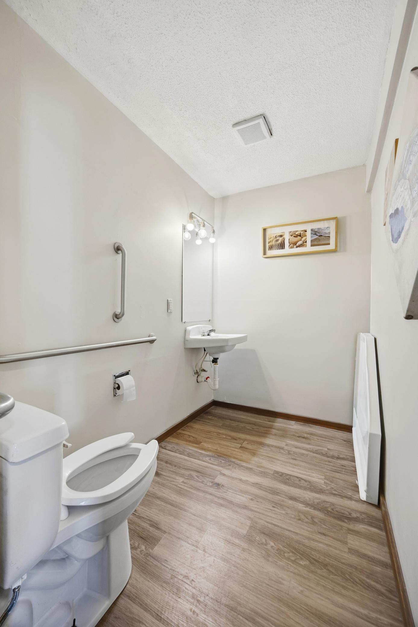 1914 single family home for sale at 1122 4th Avenue N in Fargo, ND — 3 bed, 2 bath (photo 11 of 23)