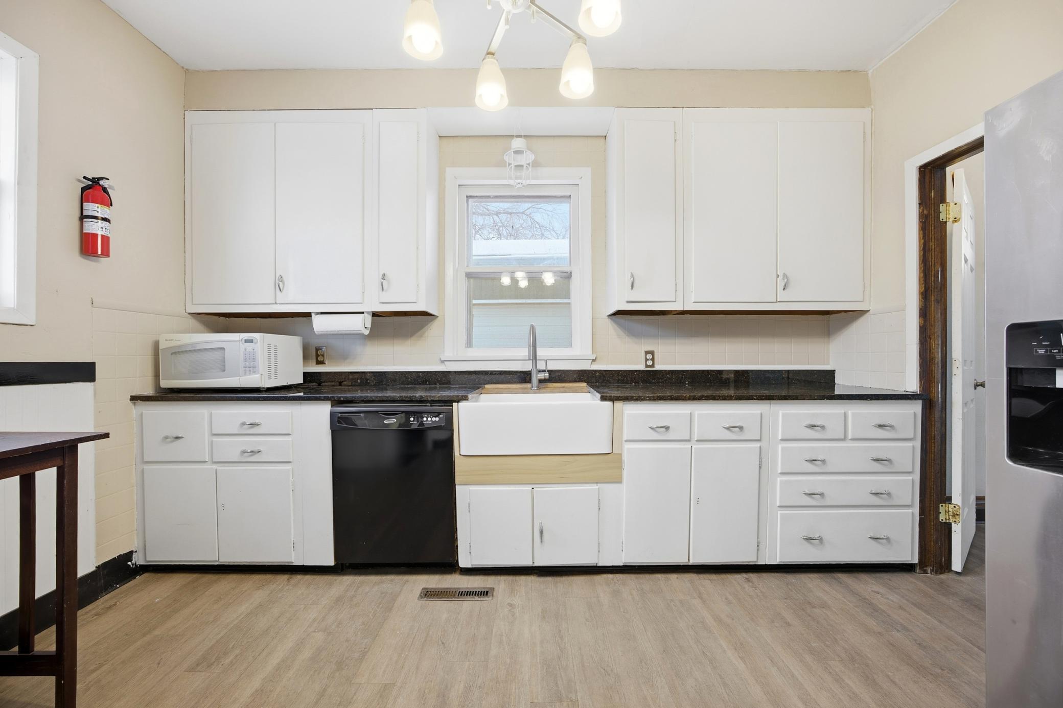 1914 single family home for sale at 1122 4th Avenue N in Fargo, ND — 3 bed, 2 bath (photo 3 of 23)