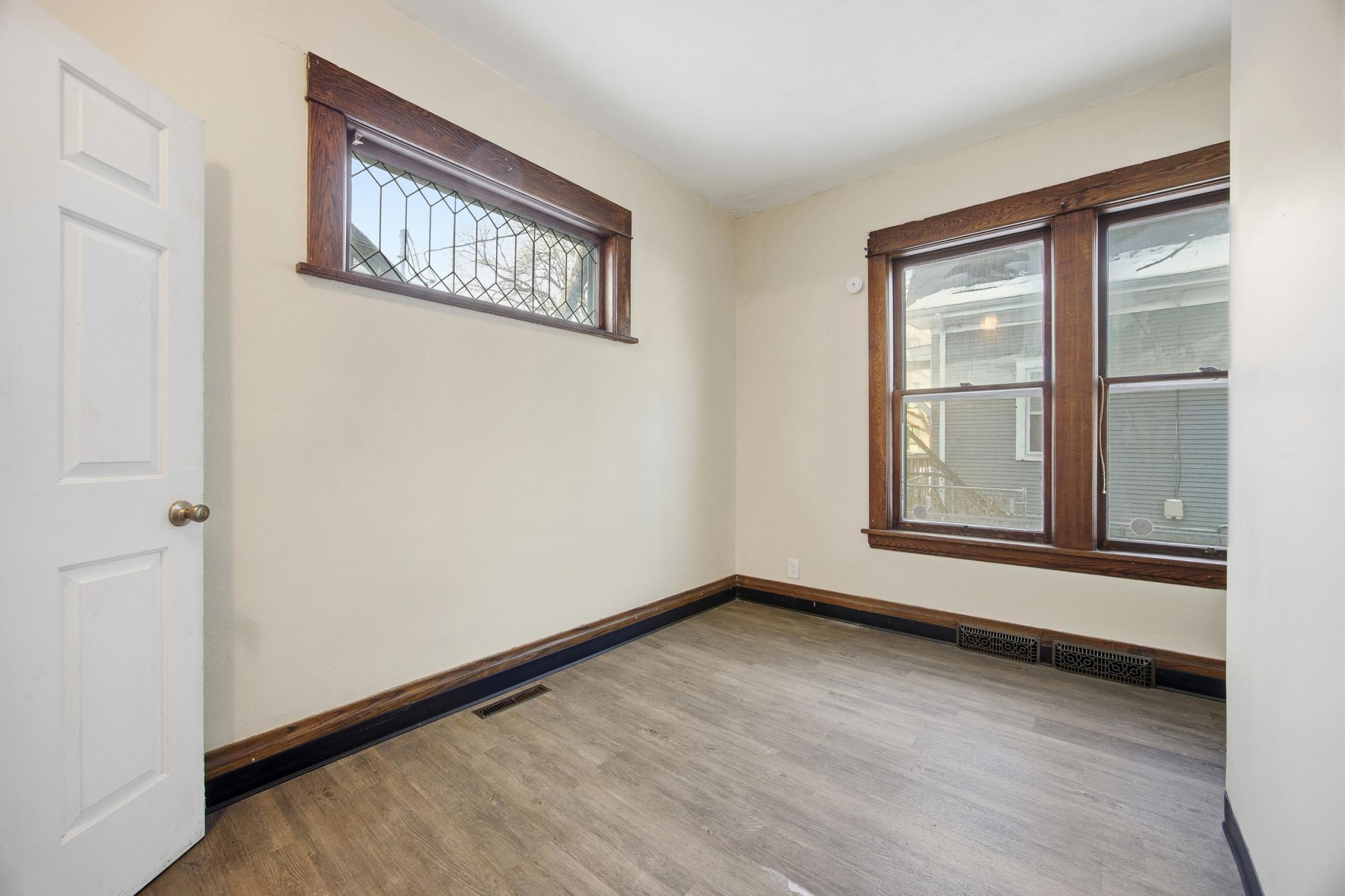 1914 single family home for sale at 1122 4th Avenue N in Fargo, ND — 3 bed, 2 bath (photo 6 of 23)