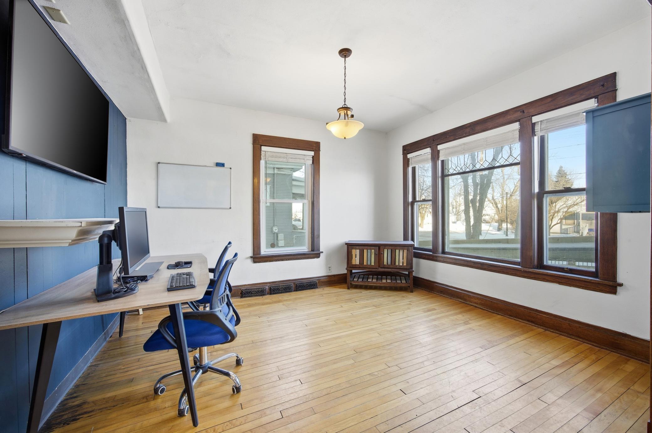 1914 single family home for sale at 1122 4th Avenue N in Fargo, ND — 3 bed, 2 bath (photo 9 of 23)