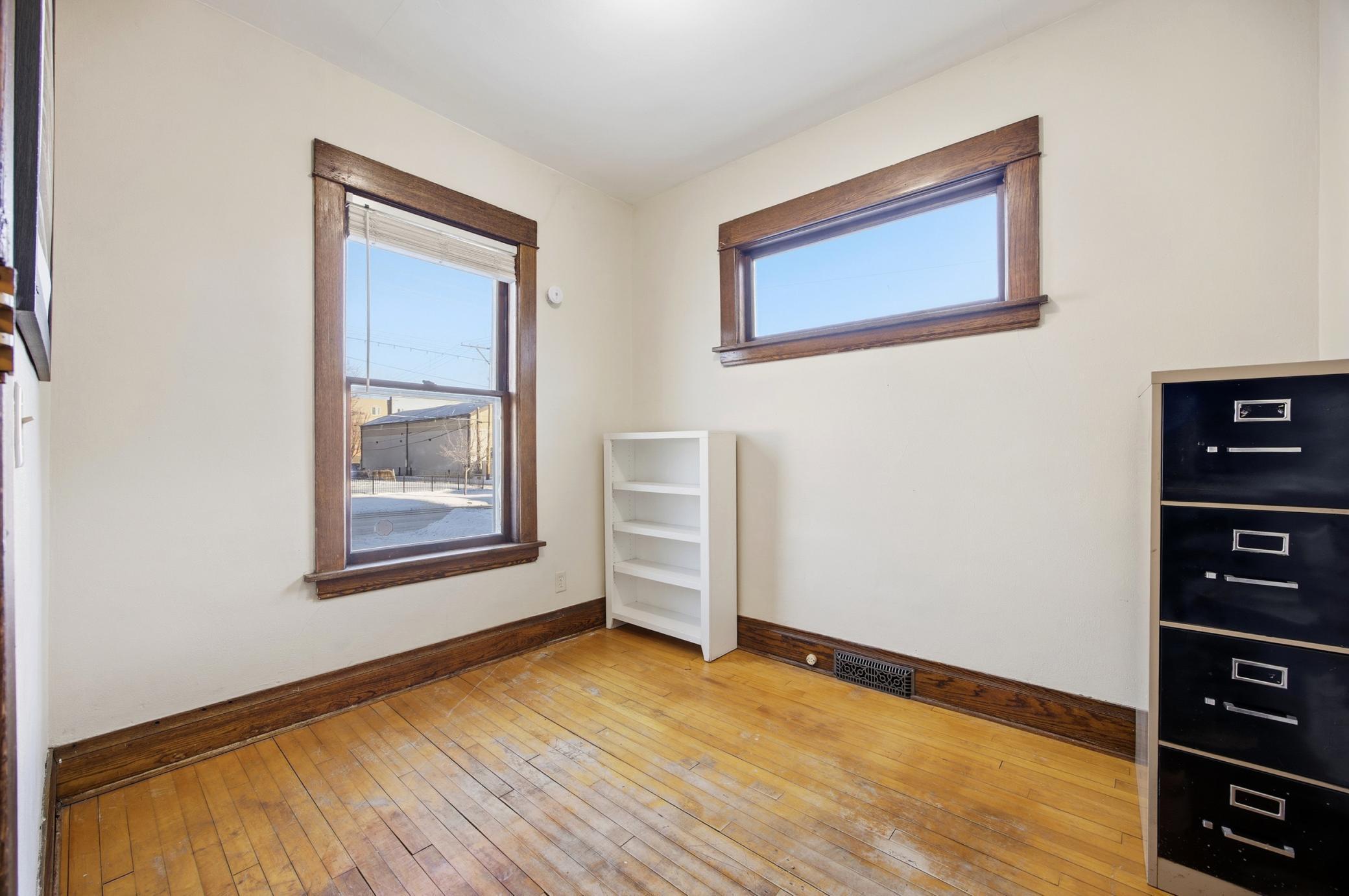 1914 single family home for sale at 1122 4th Avenue N in Fargo, ND — 3 bed, 2 bath (photo 10 of 23)