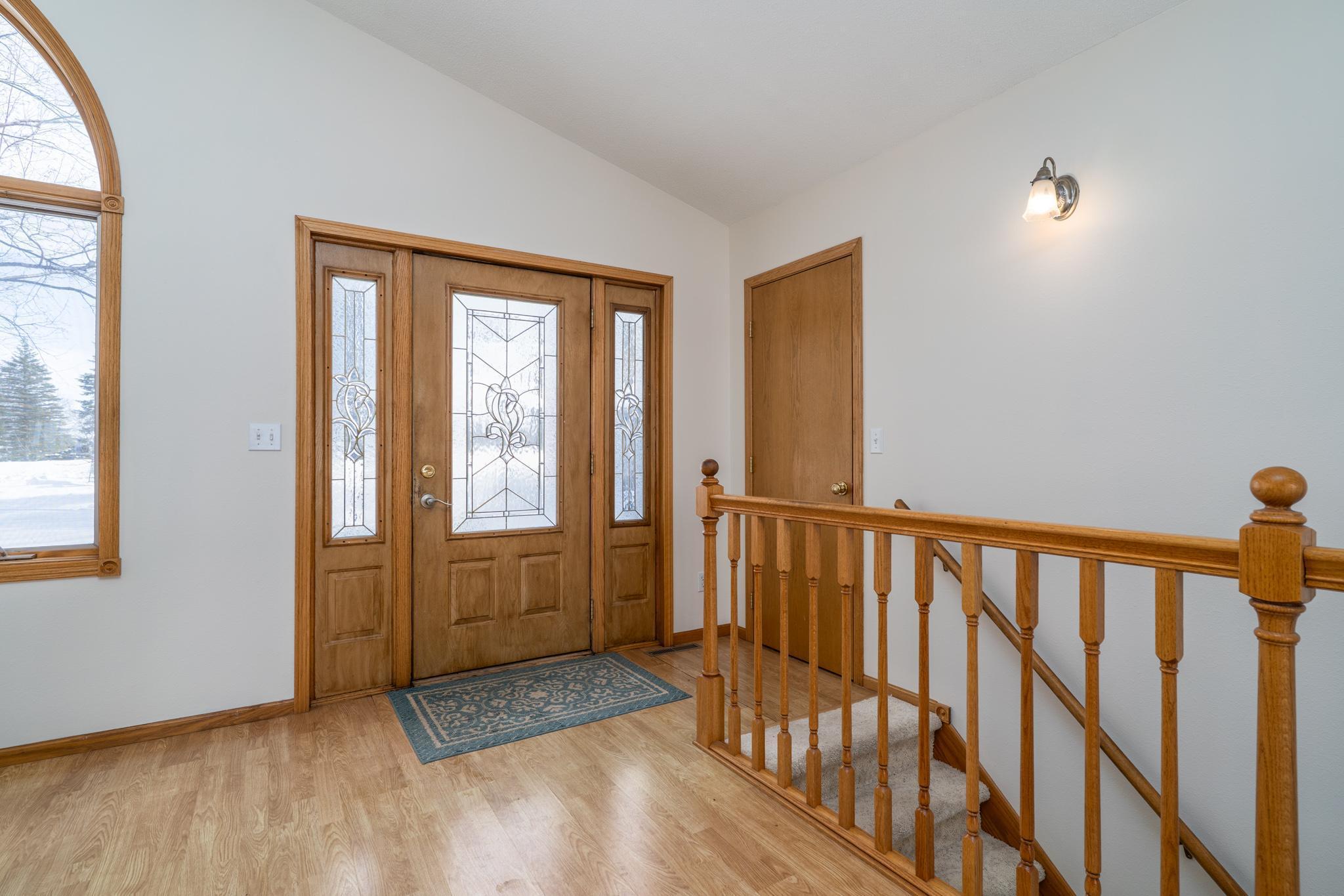 2000 single family home for sale at 39233 E Union Drive in Erskine, MN — 5 bed, 3 bath (photo 2 of 40)