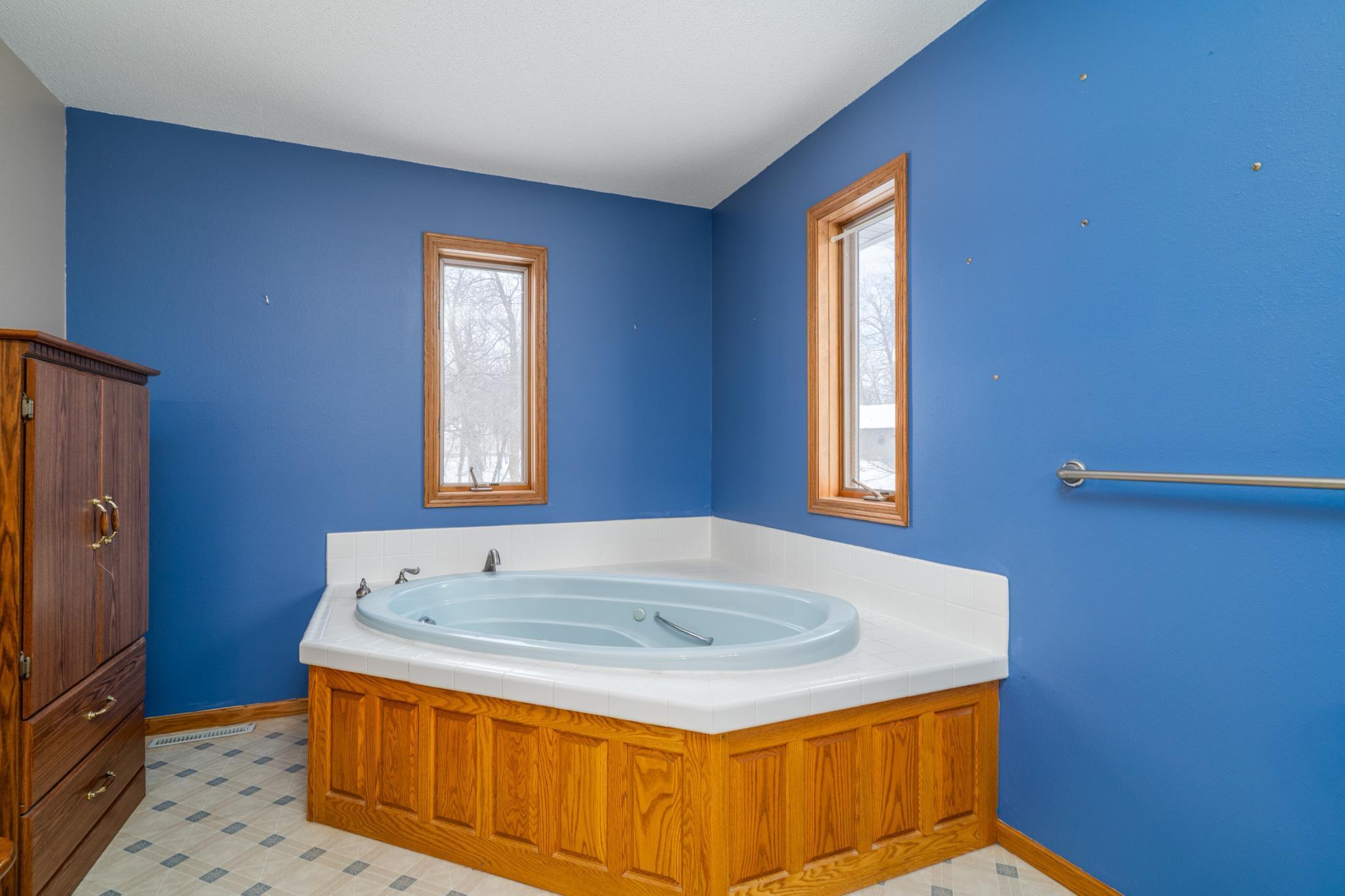 2000 single family home for sale at 39233 E Union Drive in Erskine, MN — 5 bed, 3 bath (photo 13 of 40)
