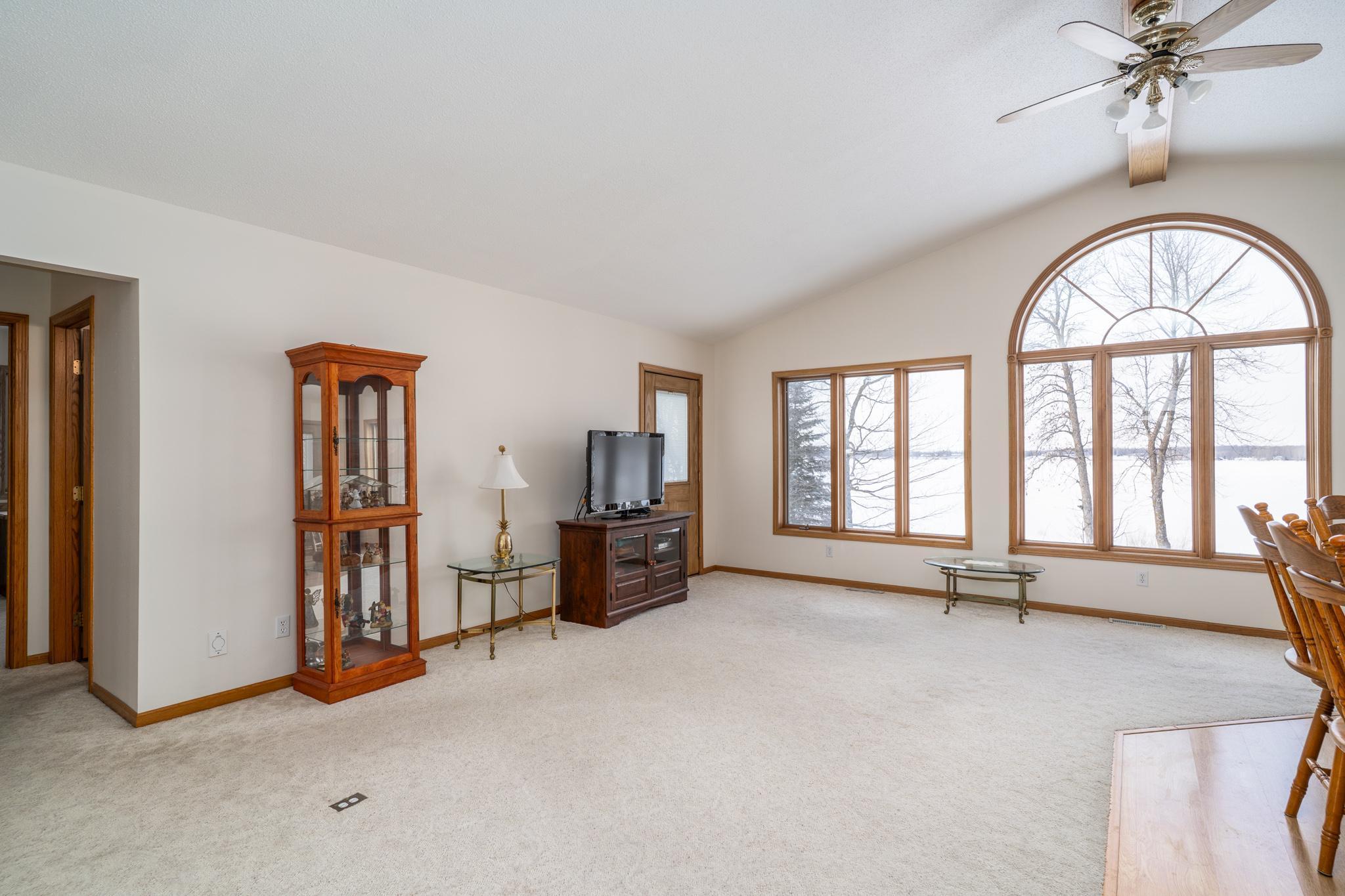 2000 single family home for sale at 39233 E Union Drive in Erskine, MN — 5 bed, 3 bath (photo 4 of 40)