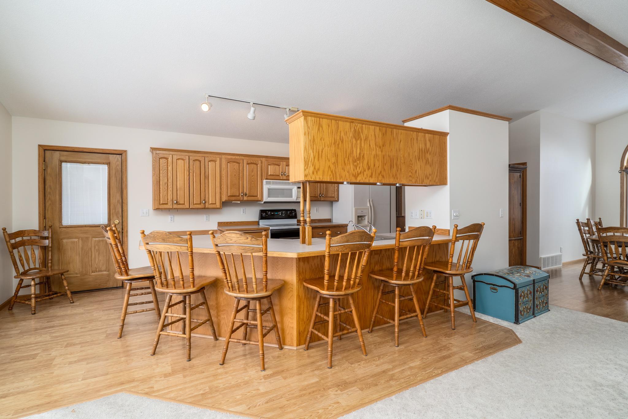 2000 single family home for sale at 39233 E Union Drive in Erskine, MN — 5 bed, 3 bath (photo 7 of 40)