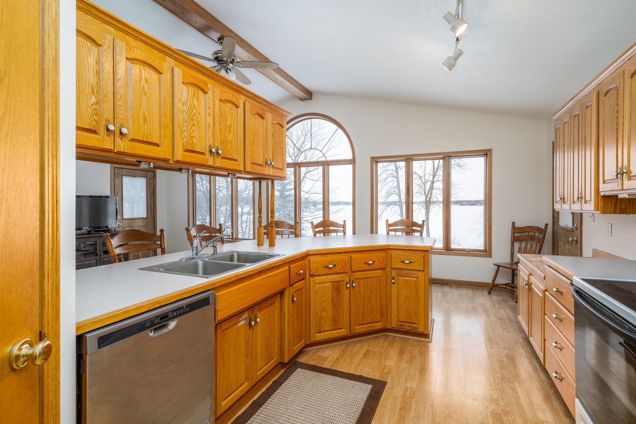 2000 single family home for sale at 39233 E Union Drive in Erskine, MN — 5 bed, 3 bath (photo 9 of 40)