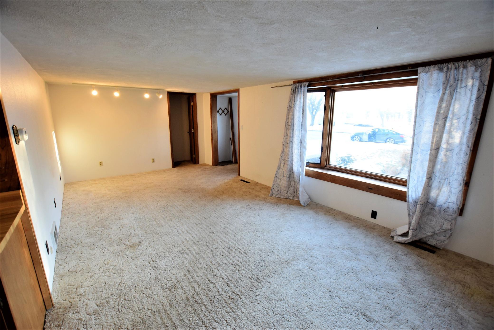 602 Main Avenue N, Roseau MN 56751 - Photo 8 of 13