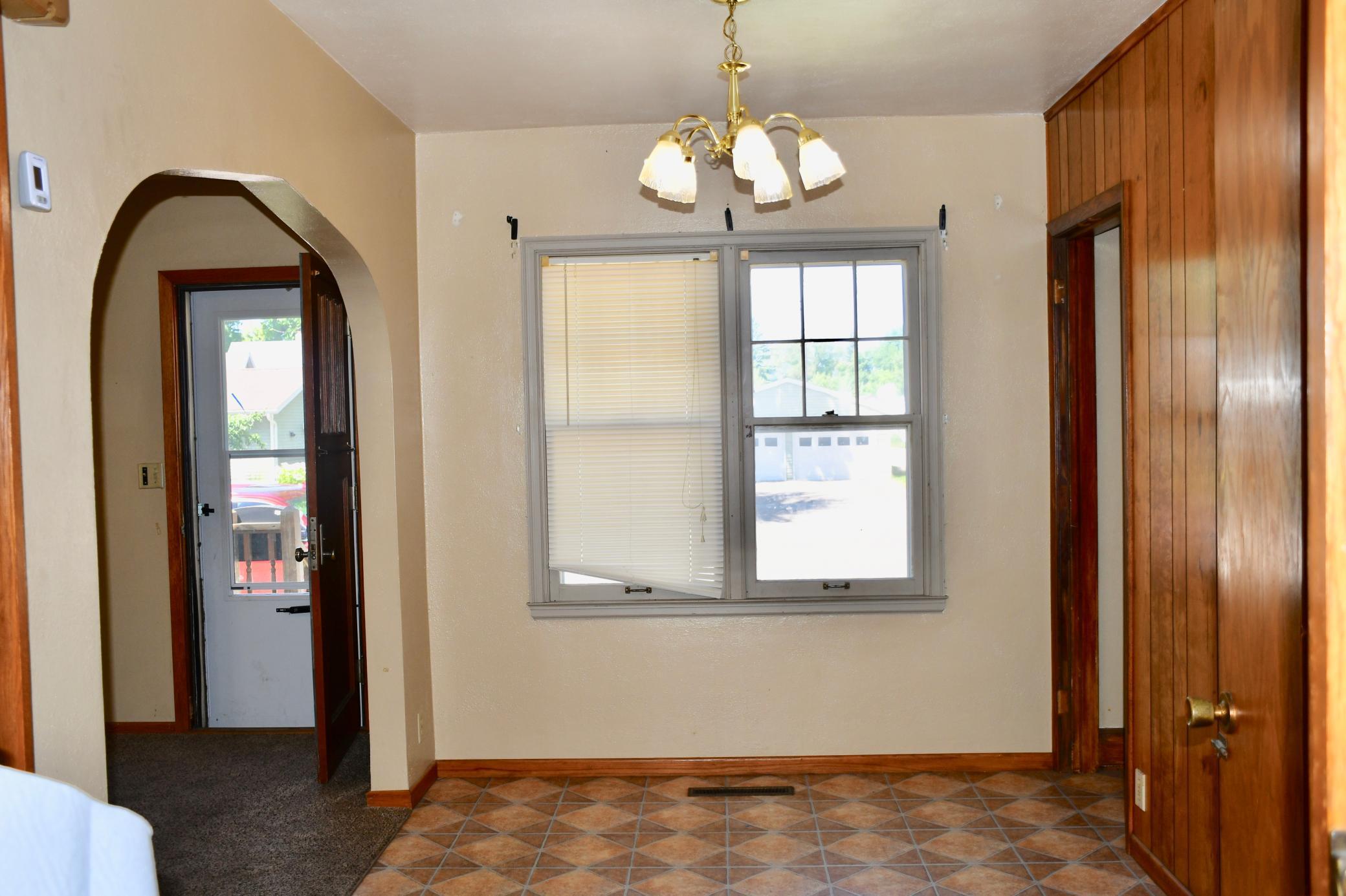 1940 single family home for sale at 216 6th Street W in Thief River Falls, MN — 4 bed, 3 bath (photo 12 of 45)