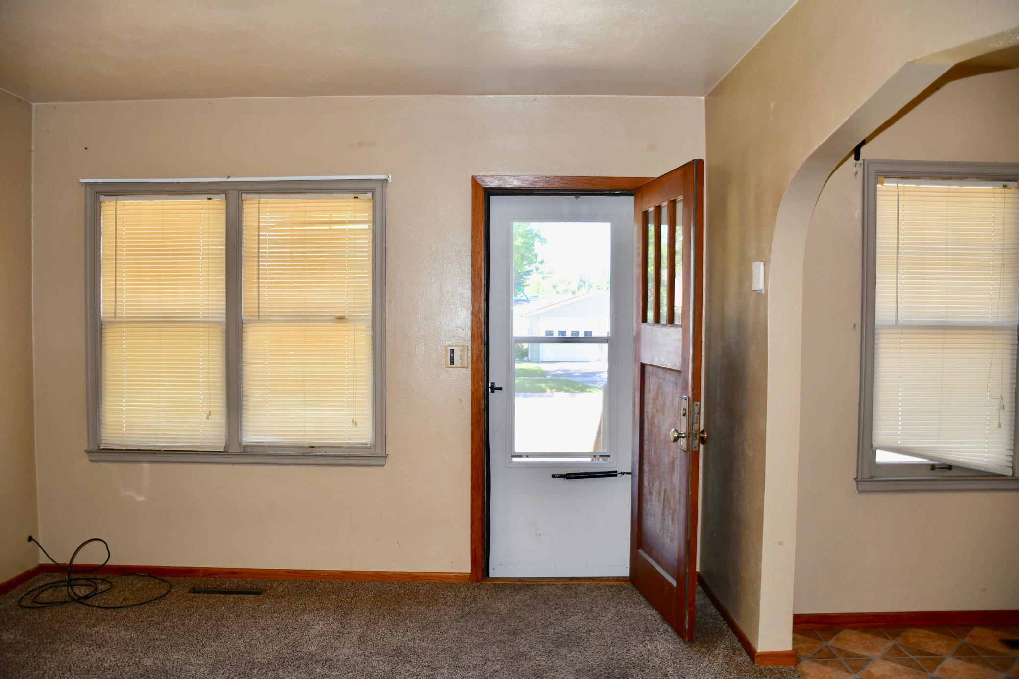 1940 single family home for sale at 216 6th Street W in Thief River Falls, MN — 4 bed, 3 bath (photo 3 of 45)
