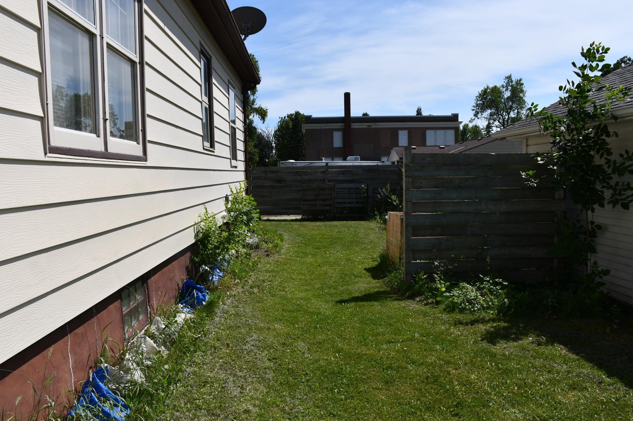 1940 single family home for sale at 216 6th Street W in Thief River Falls, MN — 4 bed, 3 bath (photo 40 of 45)