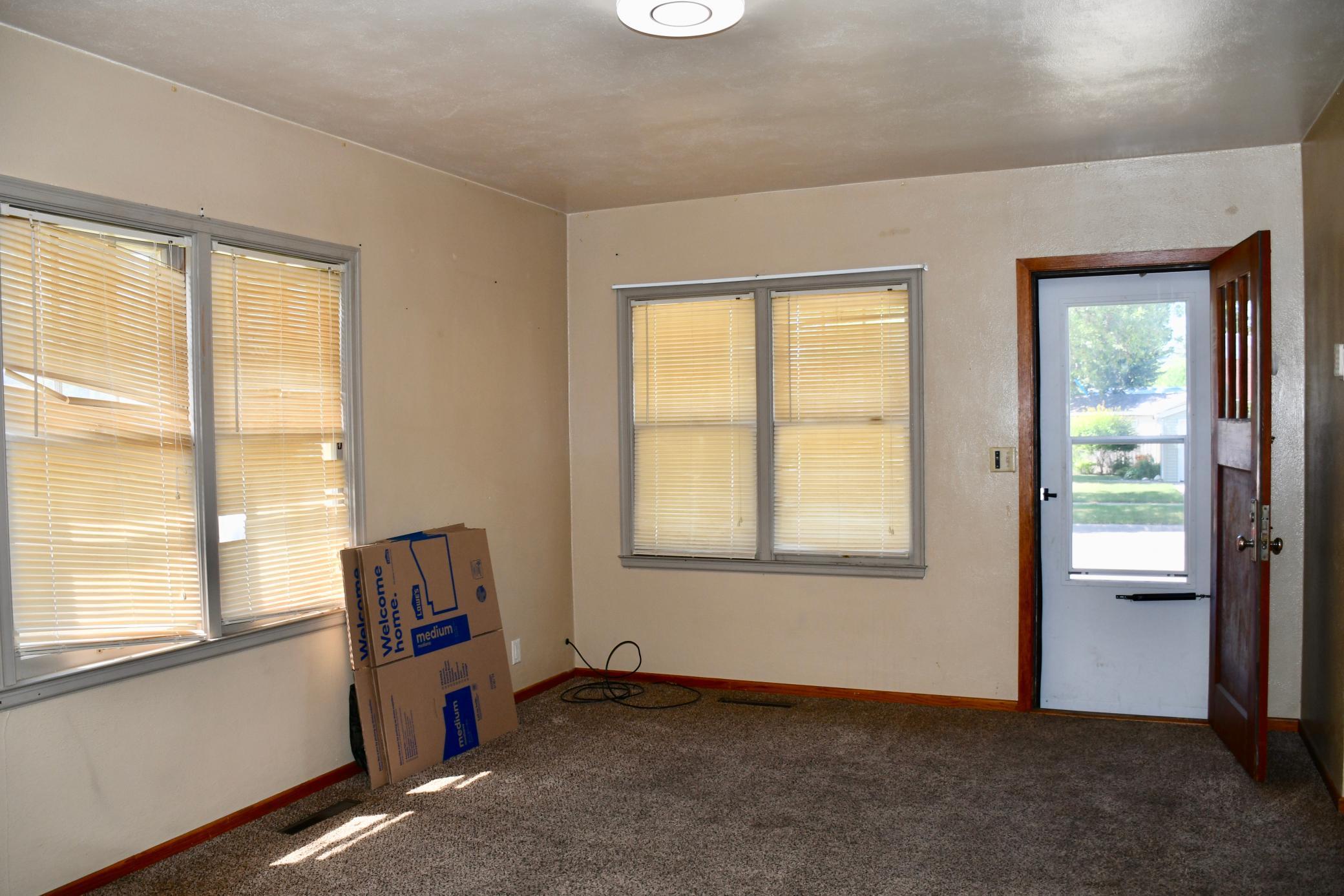 1940 single family home for sale at 216 6th Street W in Thief River Falls, MN — 4 bed, 3 bath (photo 6 of 45)