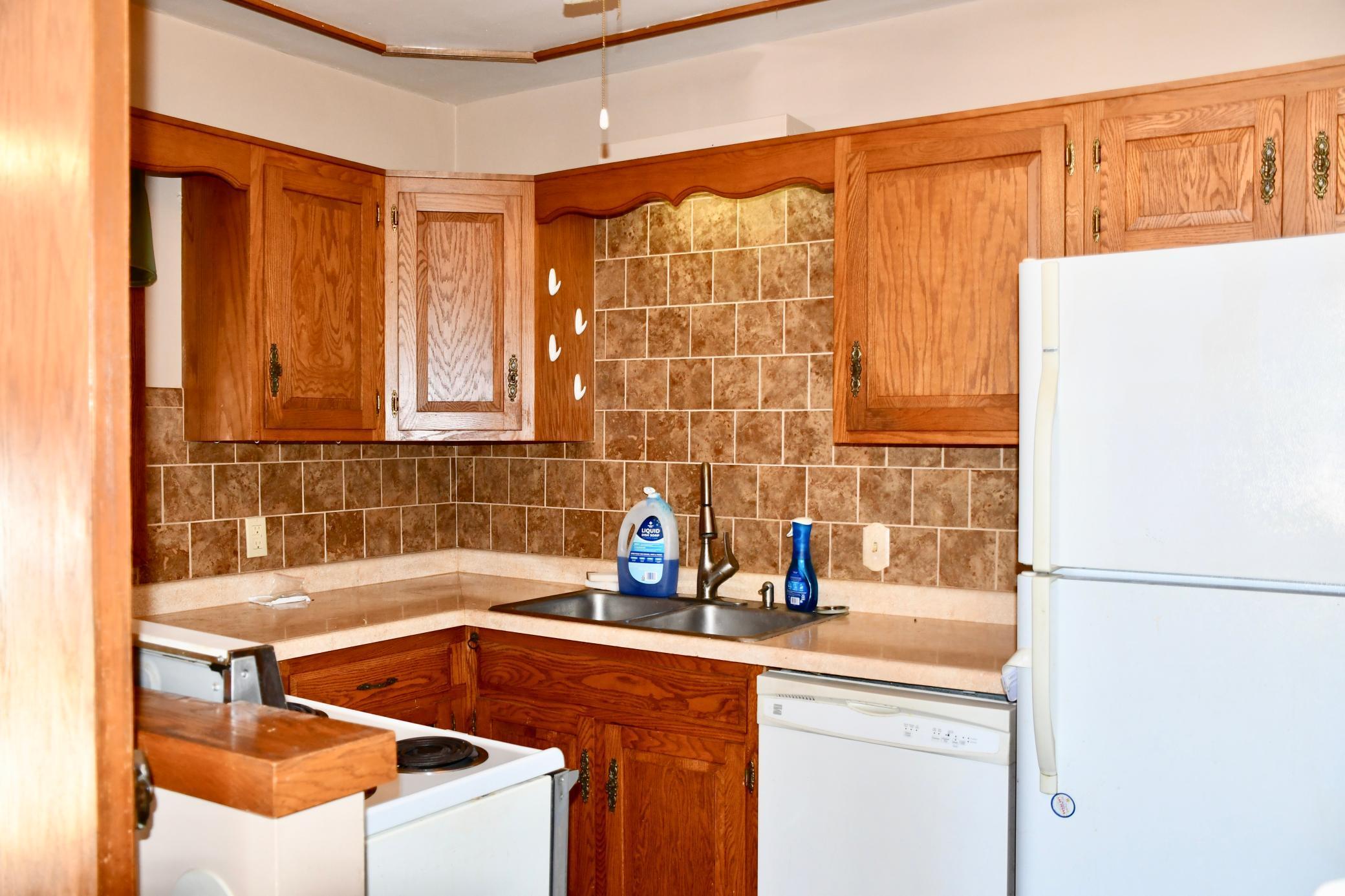 1940 single family home for sale at 216 6th Street W in Thief River Falls, MN — 4 bed, 3 bath (photo 8 of 45)
