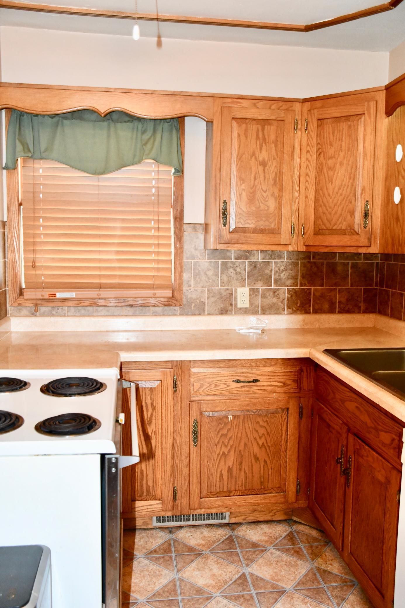 1940 single family home for sale at 216 6th Street W in Thief River Falls, MN — 4 bed, 3 bath (photo 9 of 45)