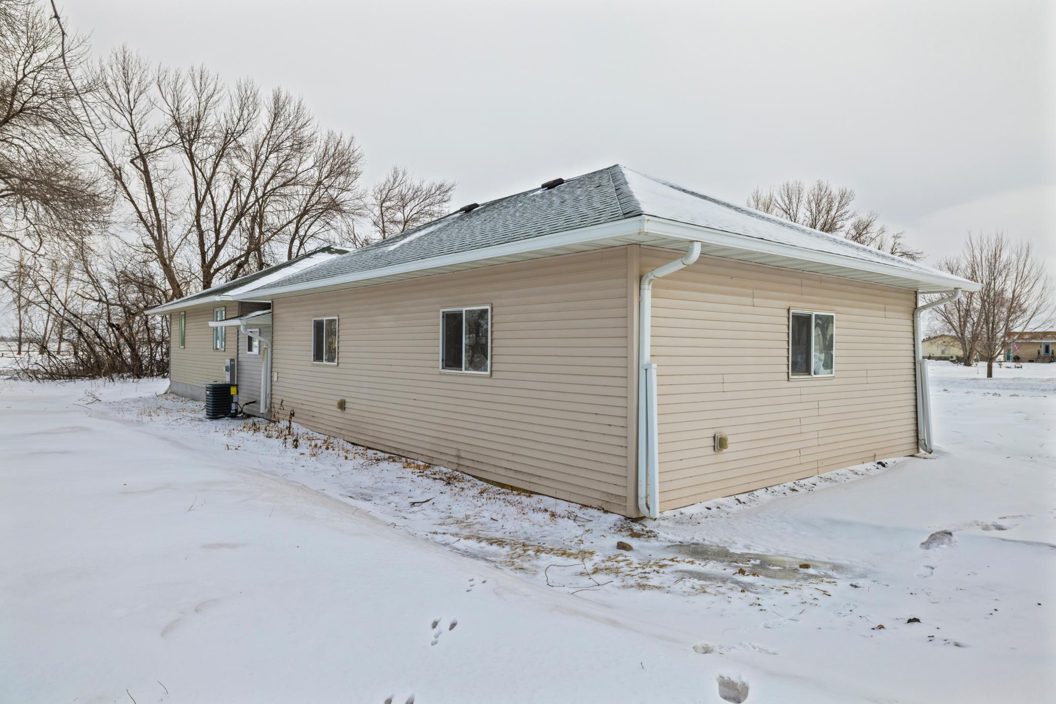 1960 single family home for sale at 610 6th Street in Hope, ND — 3 bed, 1 bath (photo 4 of 26)