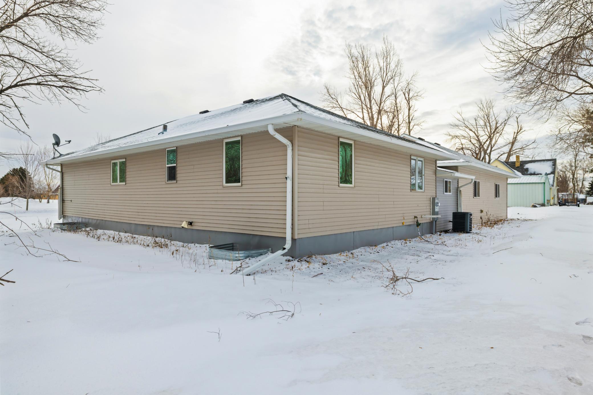 1960 single family home for sale at 610 6th Street in Hope, ND — 3 bed, 1 bath (photo 5 of 26)