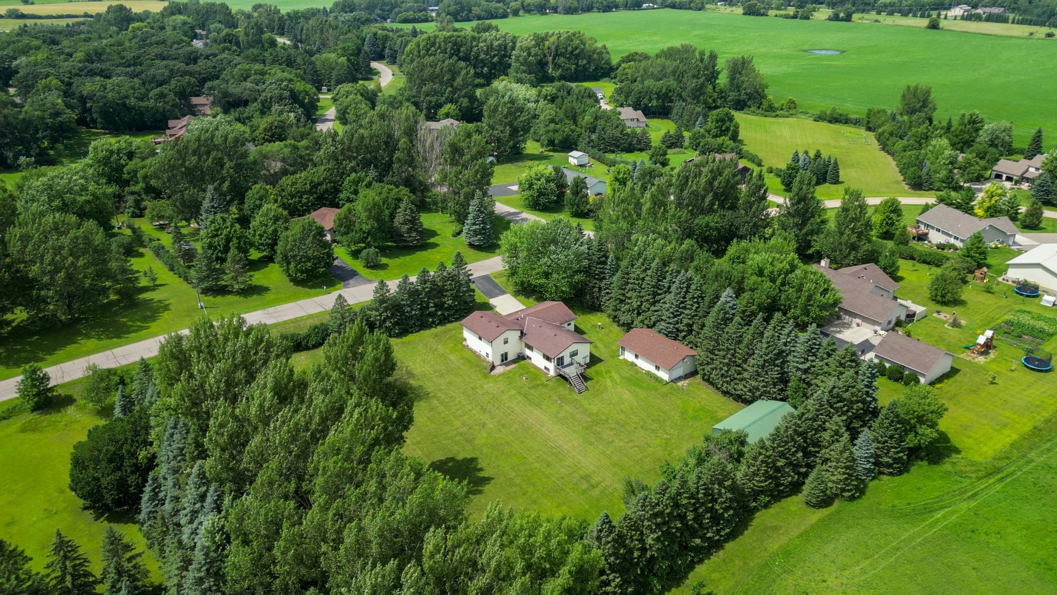 1985 single family home for sale at 2046 Northwood Lane in Fergus Falls, MN — 4 bed, 3 bath (photo 2 of 40)