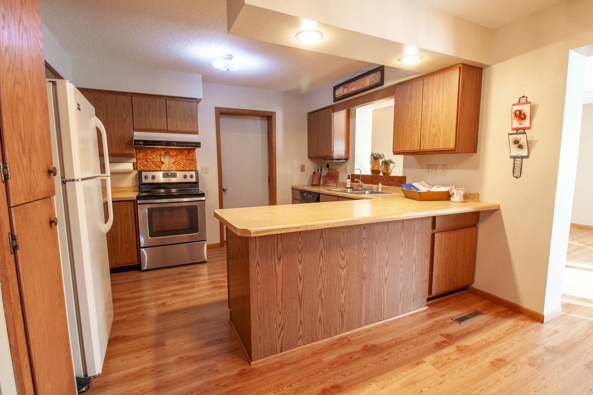 1985 single family home for sale at 2046 Northwood Lane in Fergus Falls, MN — 4 bed, 3 bath (photo 12 of 40)