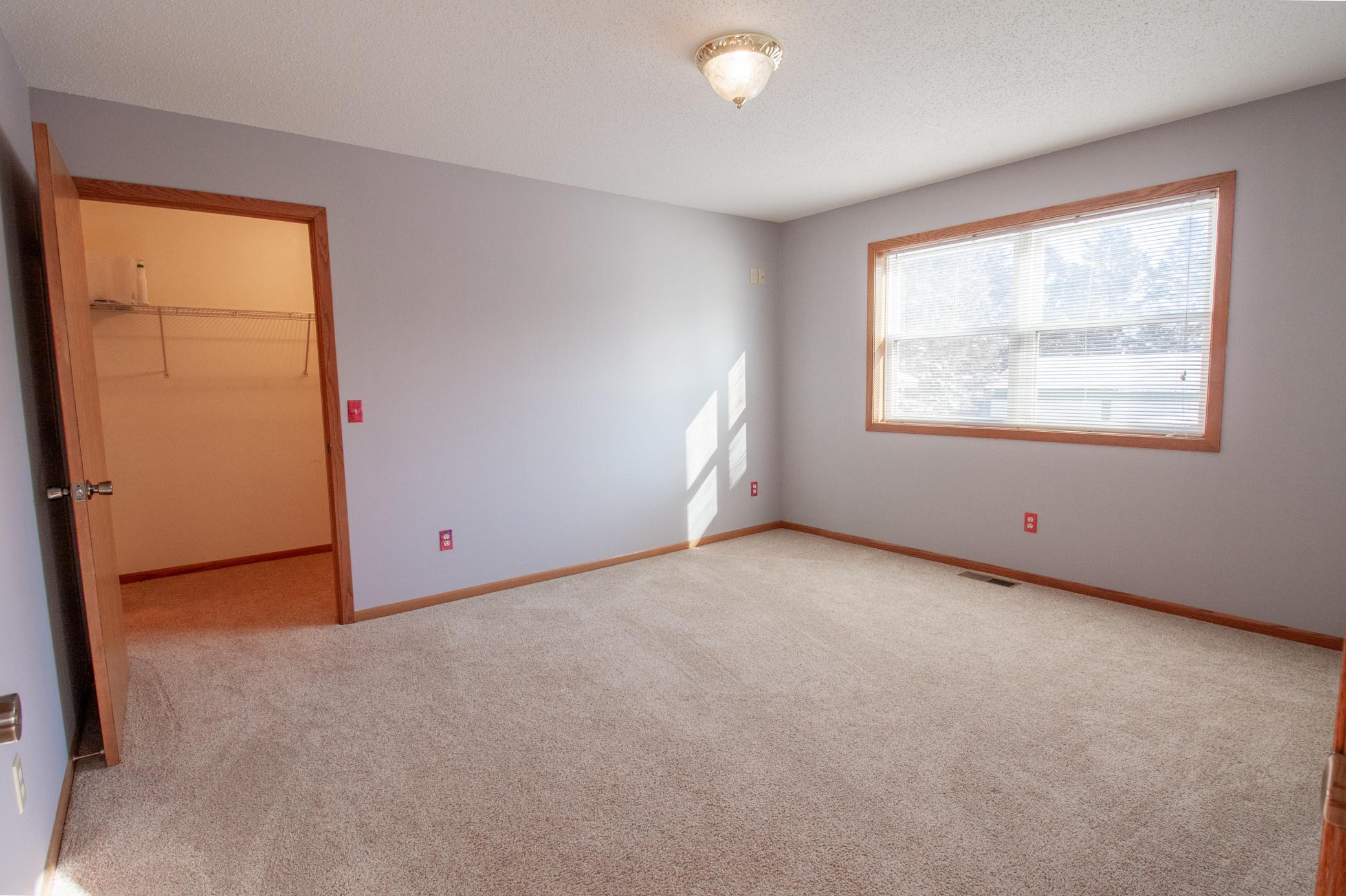 1985 single family home for sale at 2046 Northwood Lane in Fergus Falls, MN — 4 bed, 3 bath (photo 19 of 40)