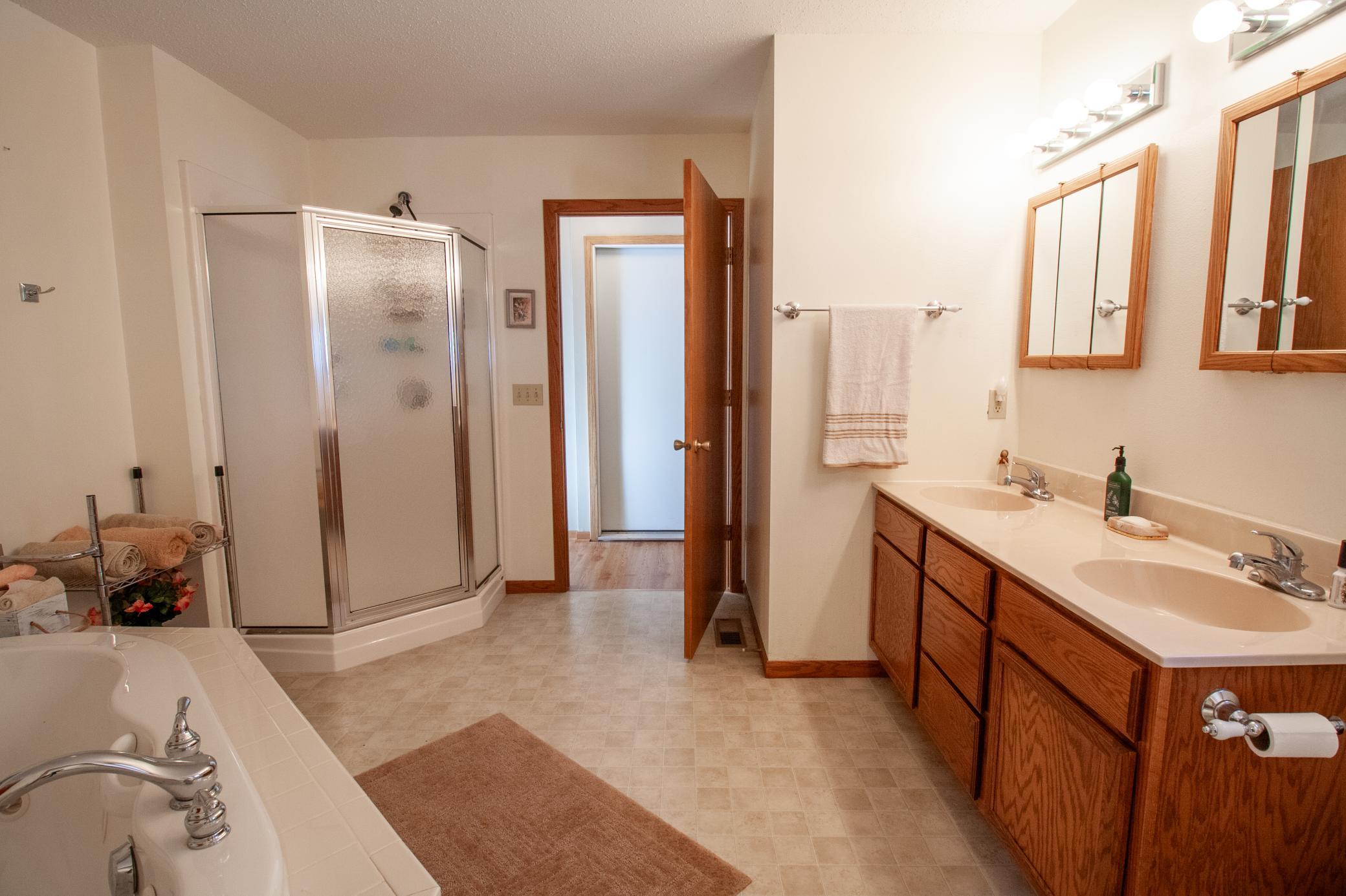 1985 single family home for sale at 2046 Northwood Lane in Fergus Falls, MN — 4 bed, 3 bath (photo 22 of 40)